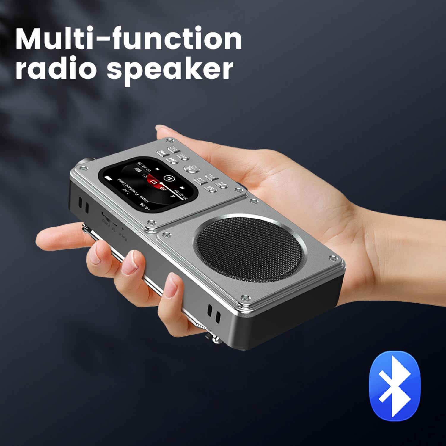 Eine Hand hält einen silbernen Multifunktions-Radio-Lautsprecher mit Bluetooth-Symbol.