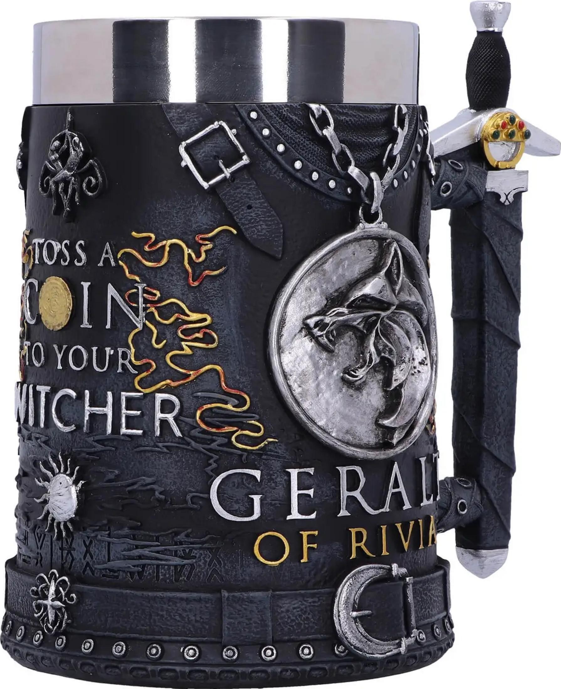 Schwarzer Becher mit Schwertgriff. Beschriftet mit 'Toss a Coin to Your Witcher'.