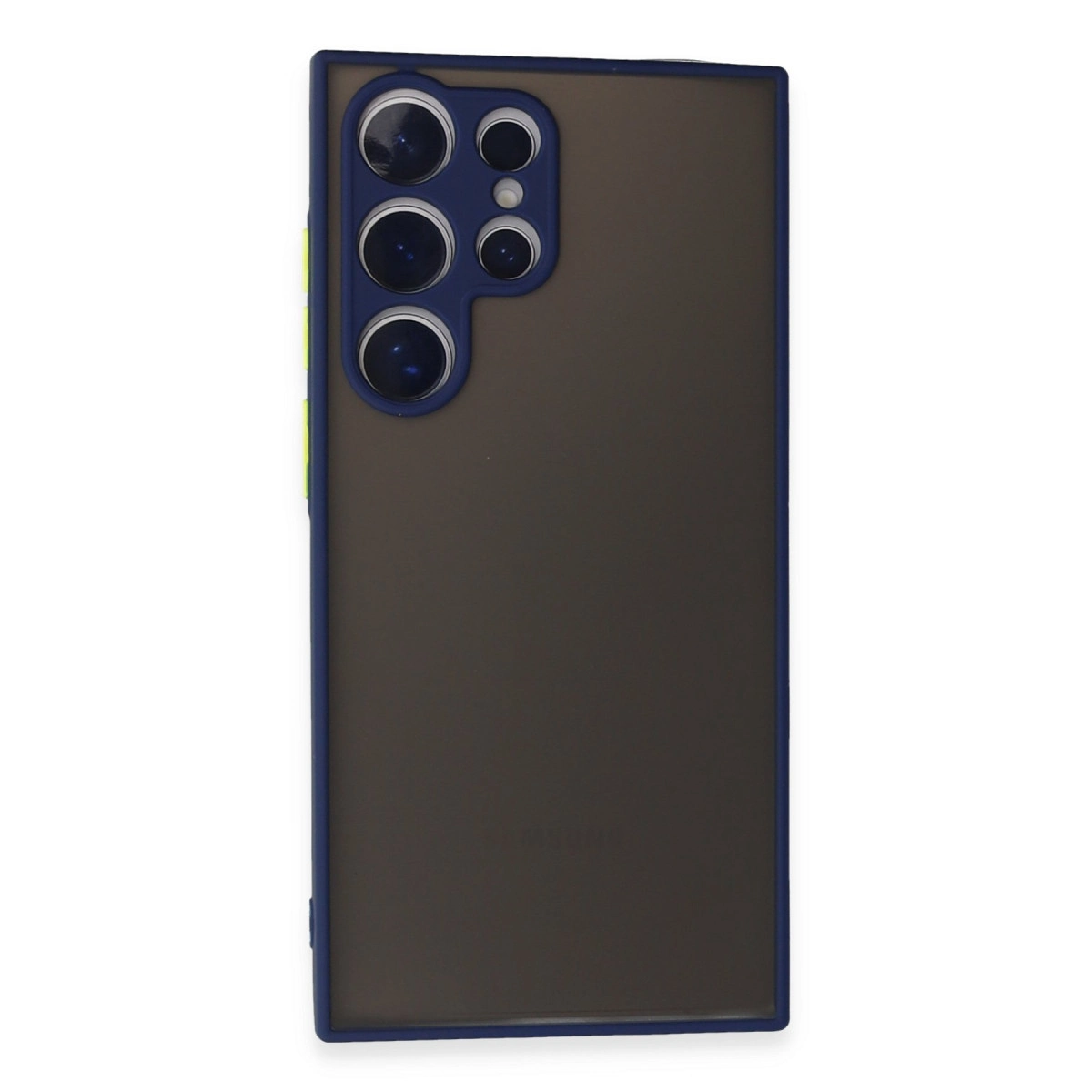 Mavi kenarlıklı, koyu gri telefon kılıfı ve kamera lens düzeni.