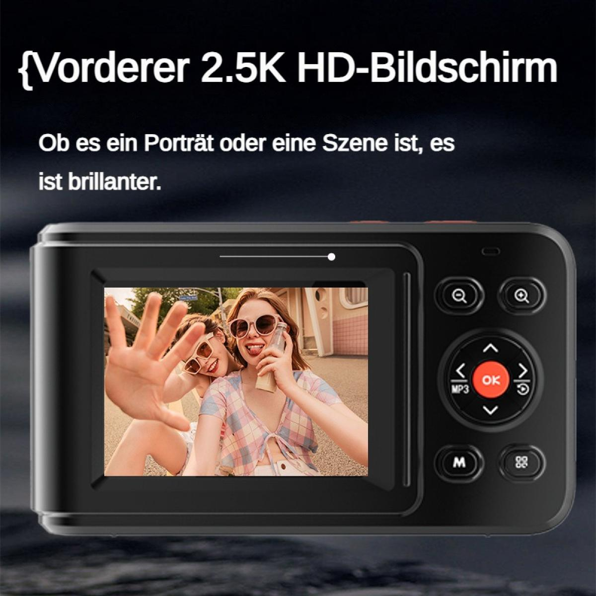 Zwei Mädchen machen ein Selfie mit einem Getränk und einer Hand im Vordergrund.
