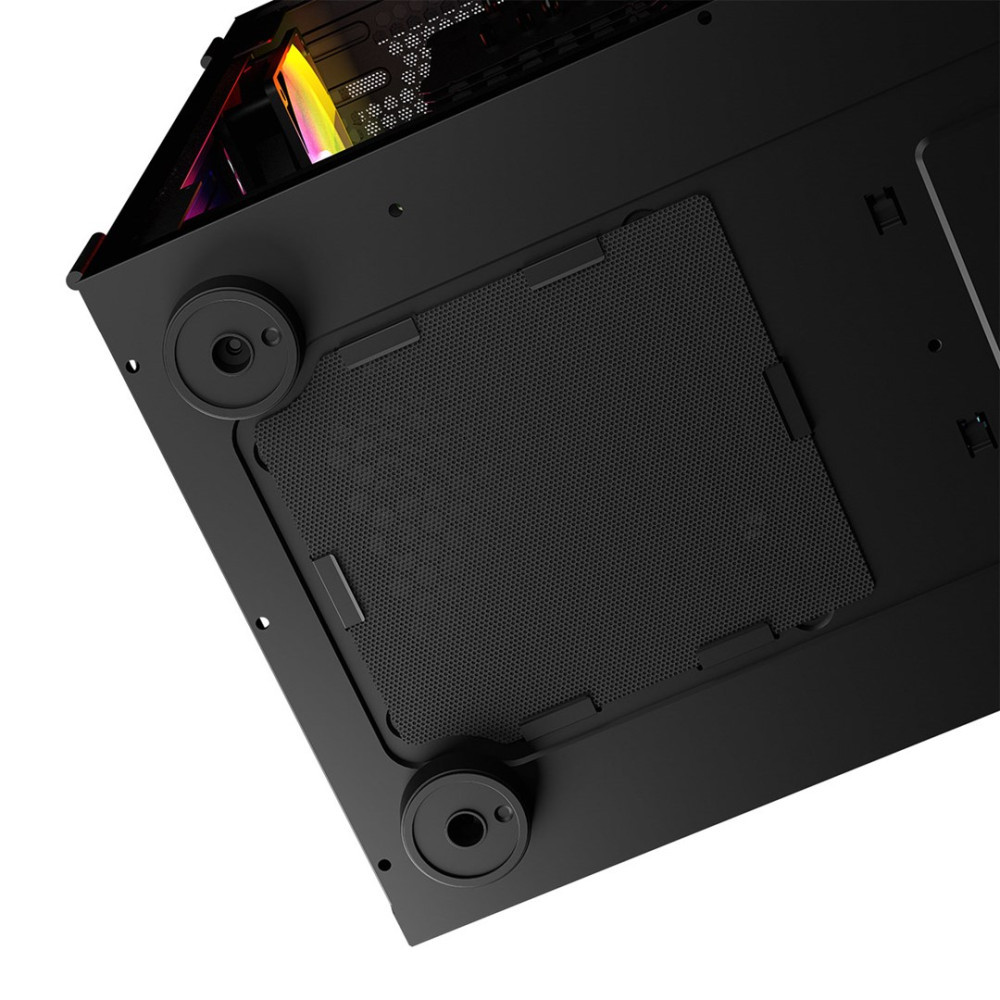 Spód czarnej obudowy komputera z srebrnymi nóżkami i kratką wentylatora.