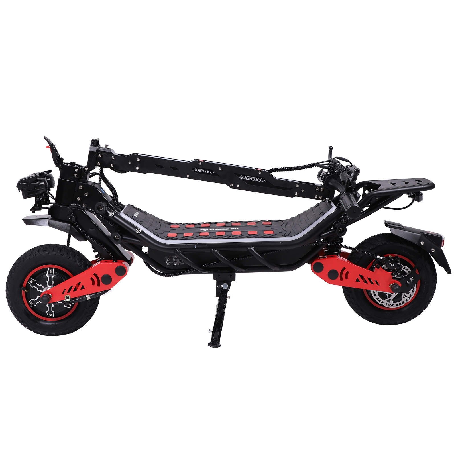 Czarna hulajnoga elektryczna z czerwonymi akcentami na białym tle.