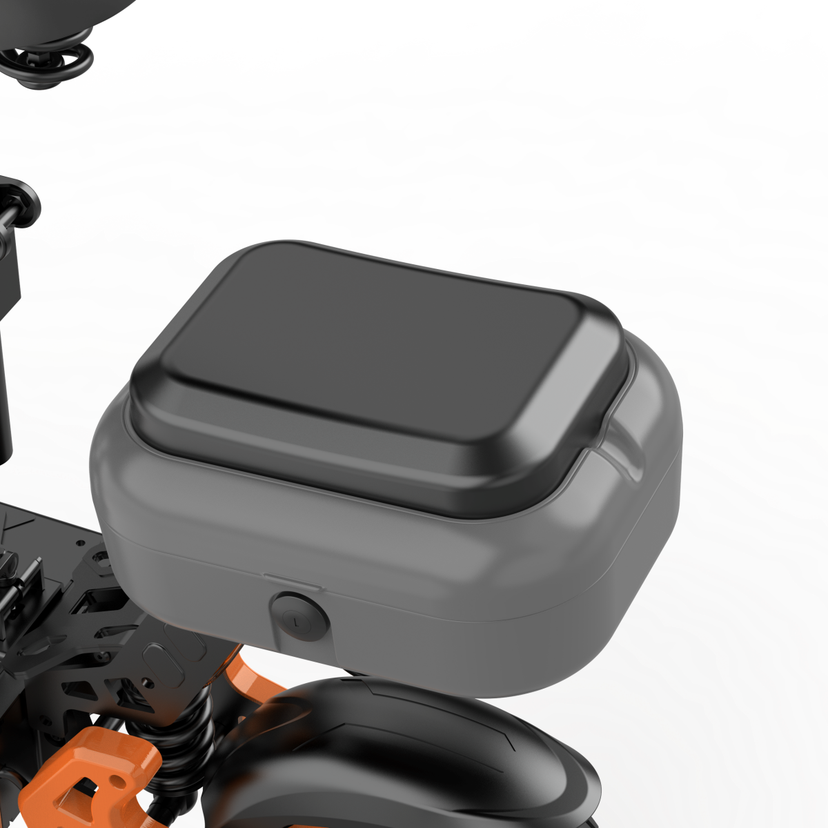 Szare pudełko z czarną pokrywą na części hulajnogi.