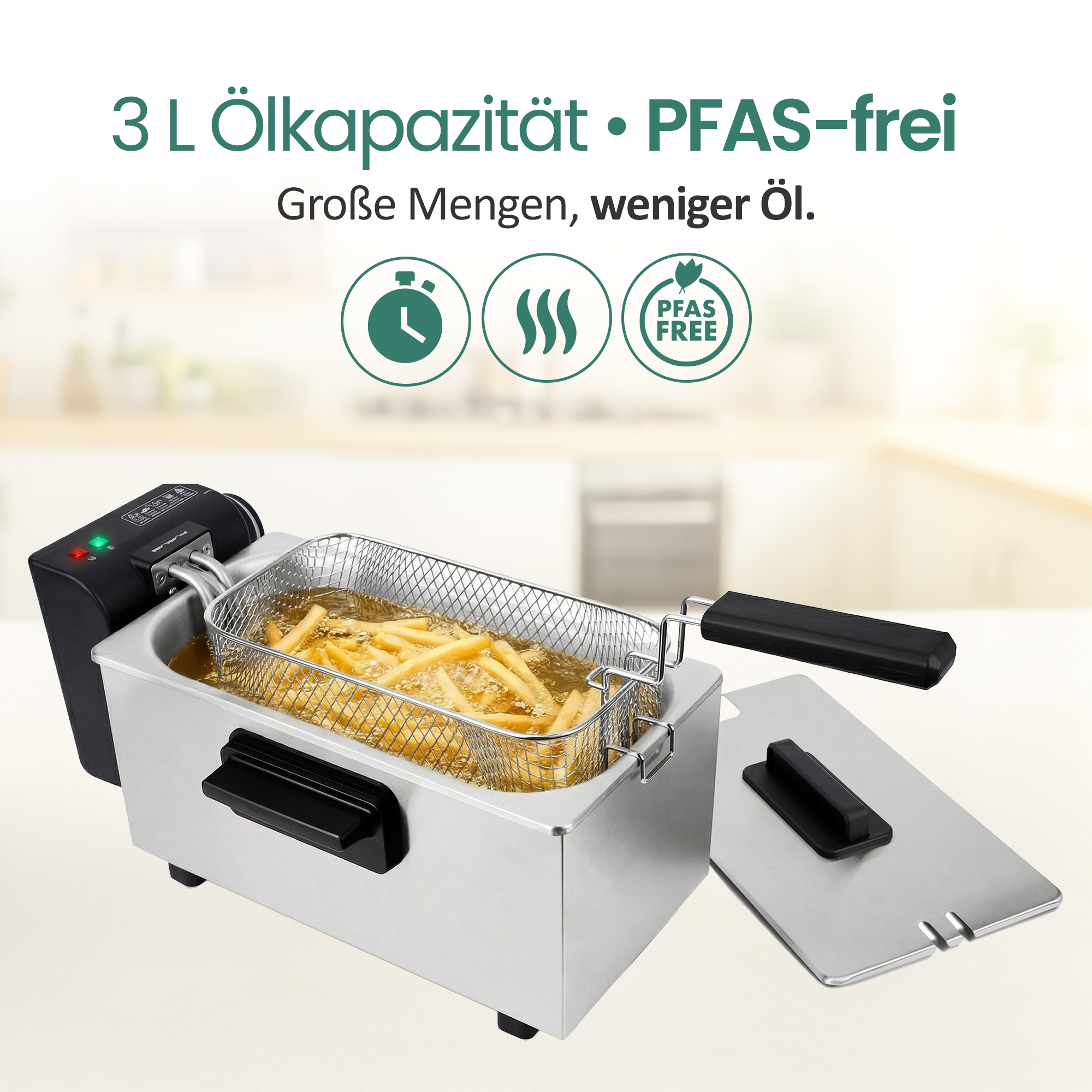 Edelstahlfritteuse mit Frittierkorb voller Pommes Frites in sprudelndem Öl.