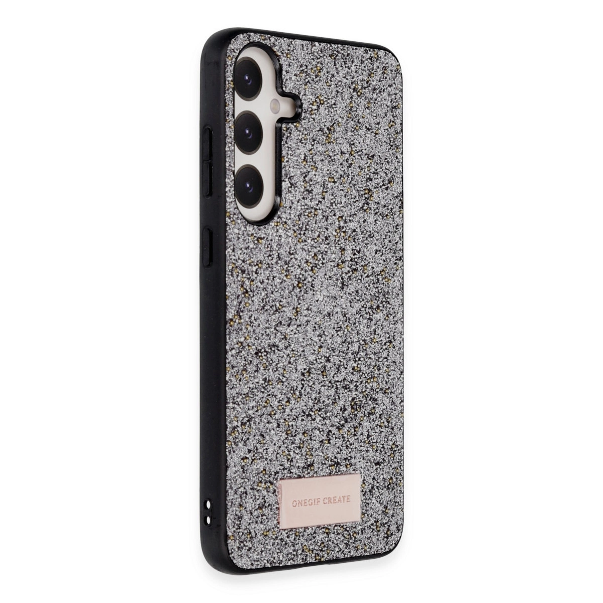 Simli gri telefon kılıfı, üç arka kamera lensi bulunur.