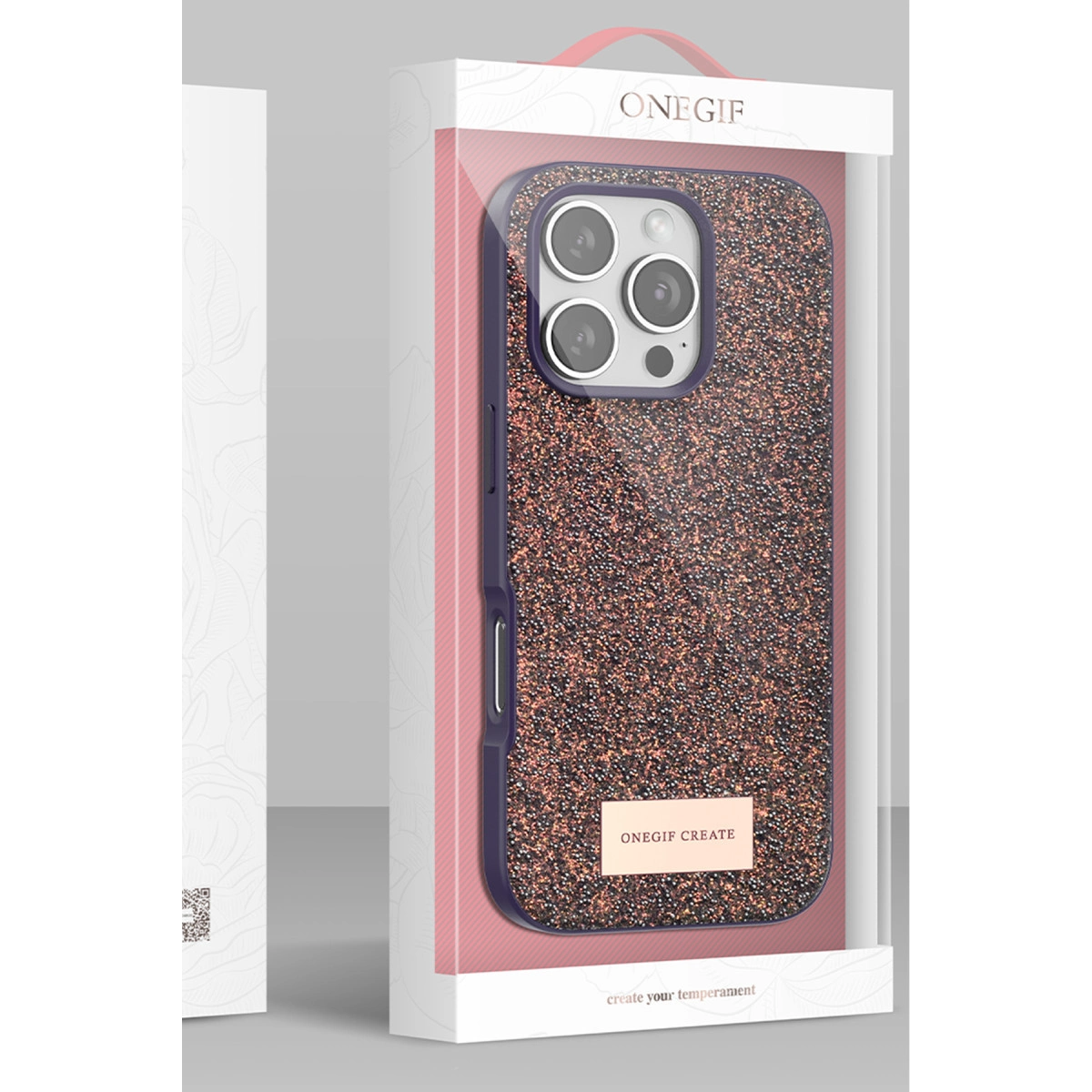 Ambalajında üç kamera lensli, parlak telefon kılıfı.