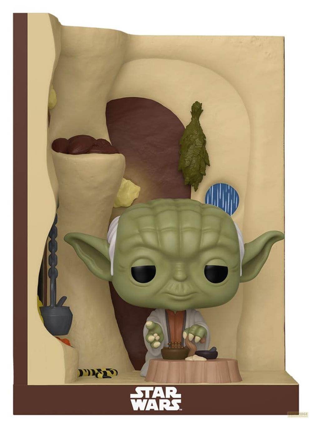 Yoda Figur vor einer Höhlenkulisse mit Star Wars Logo.