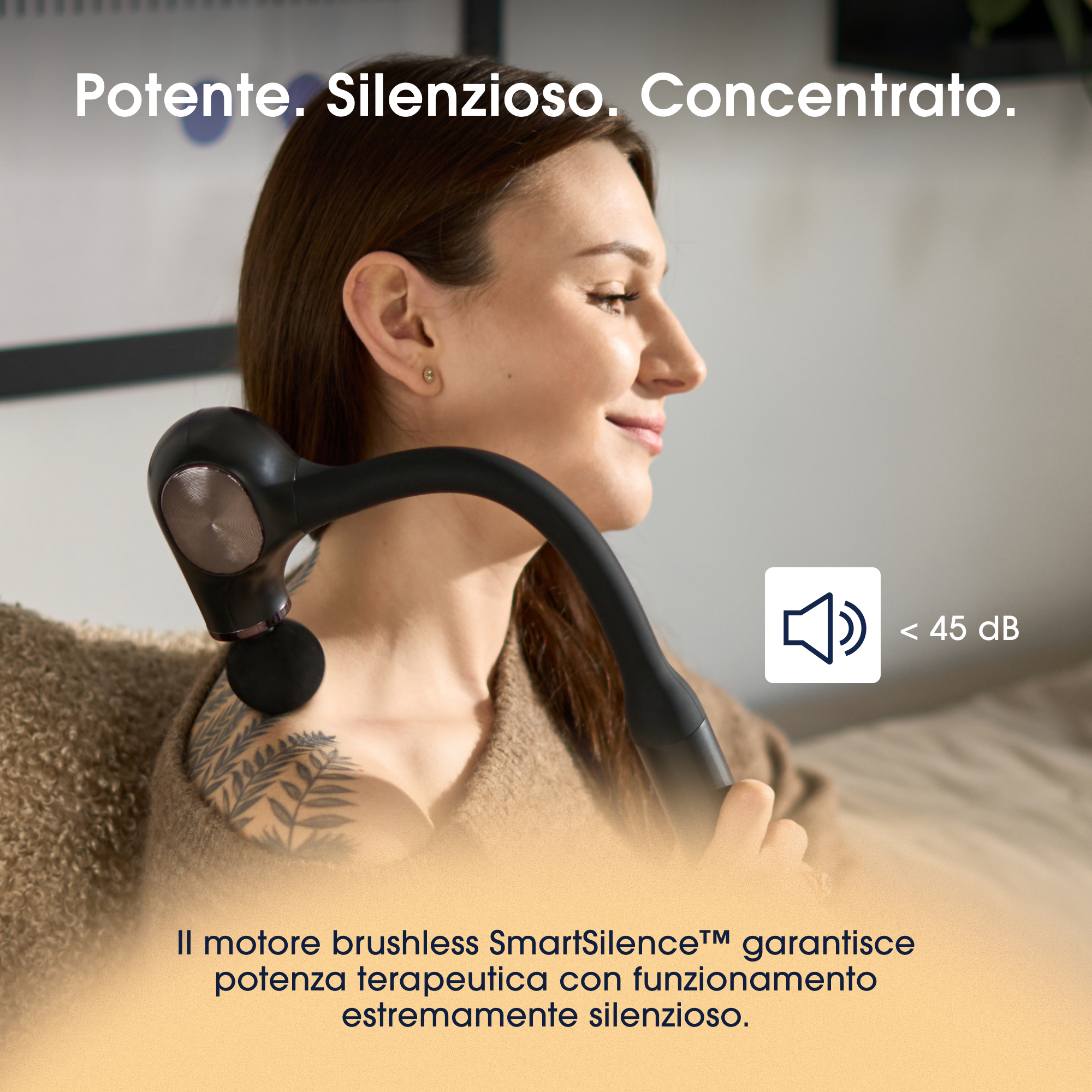 Kobieta z masażerem na karku, poziom hałasu <lt/> 45 dB.