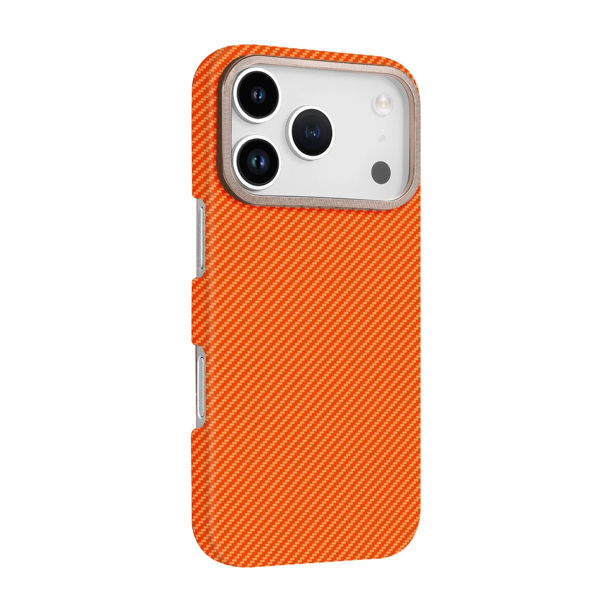 Karbon fiber desenli turuncu iPhone kılıfı ve kamera lensleri.