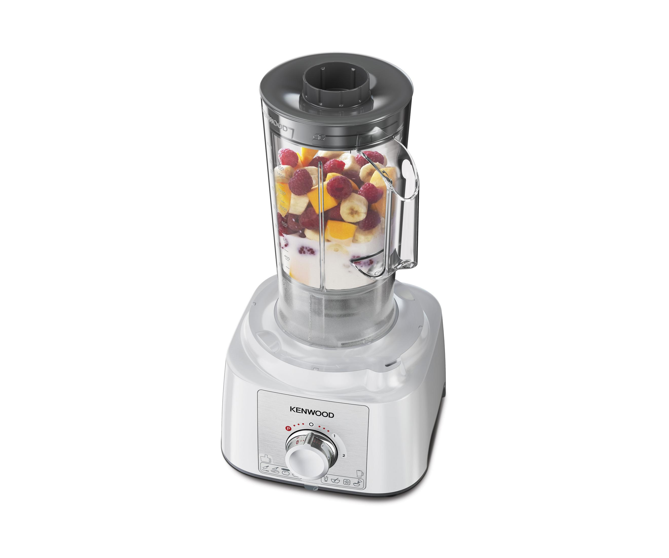 Beyaz bir Kenwood blender, haznesinde meyve ve yoğurt ile.
