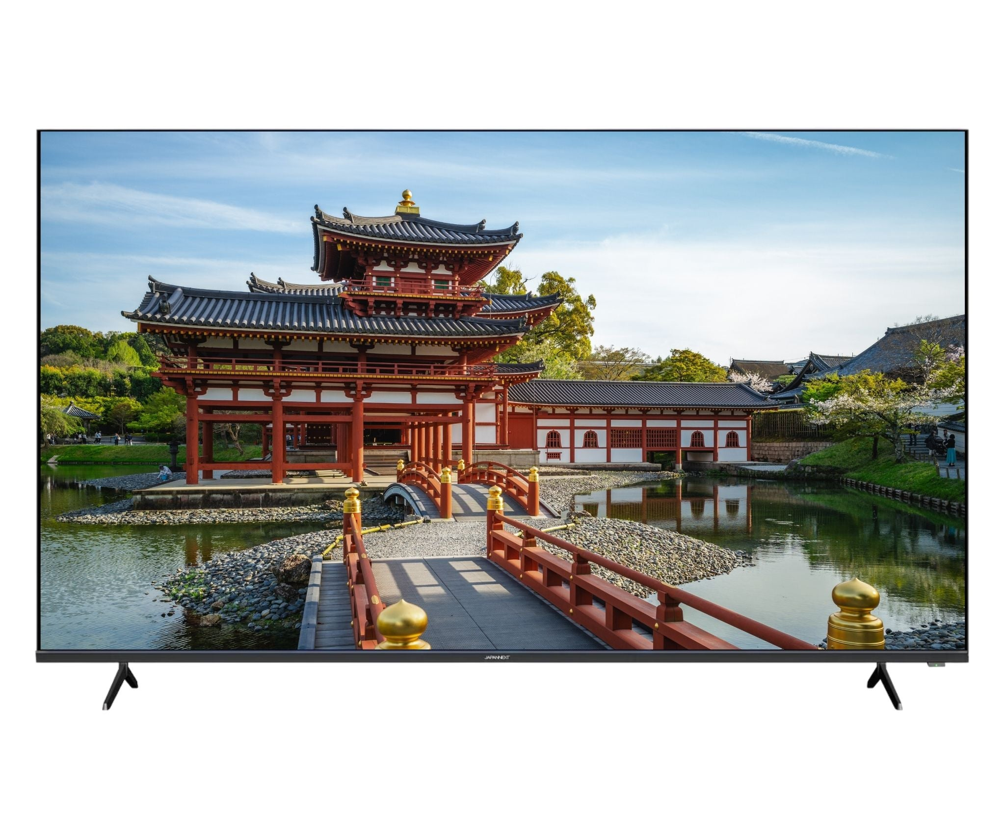 Pagoda roja de varios niveles con techos curvos y adornos dorados sobre un estanque.