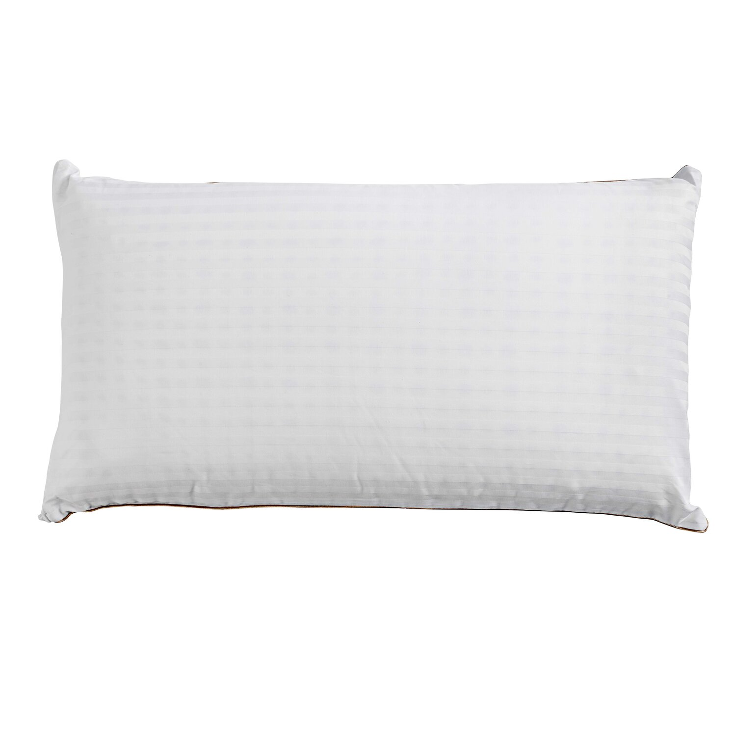 Una almohada blanca con sutiles rayas sobre fondo blanco.