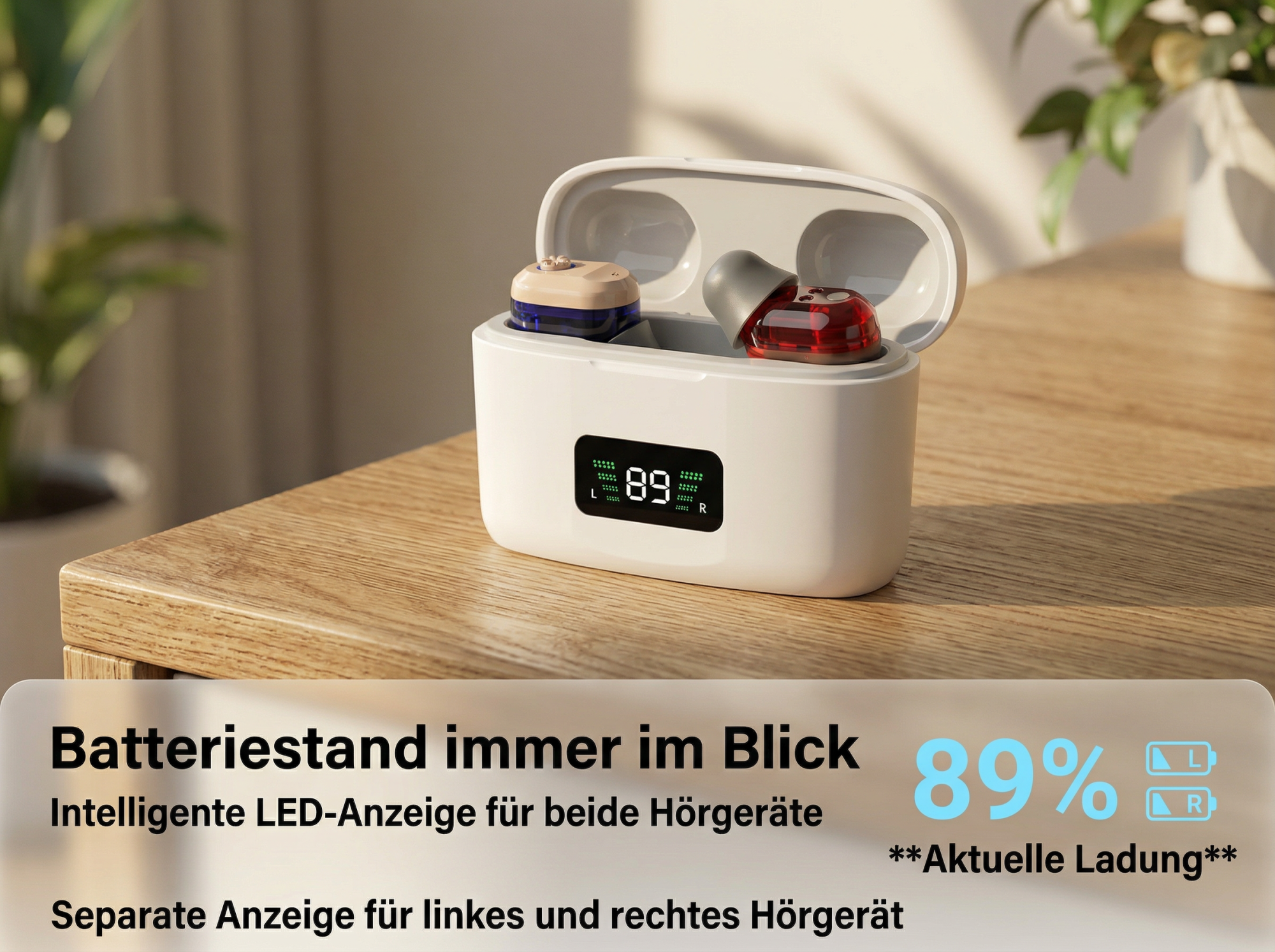 Ein weißes Ladeetui mit zwei Hörgeräten, eines beige und blau, das andere rot.