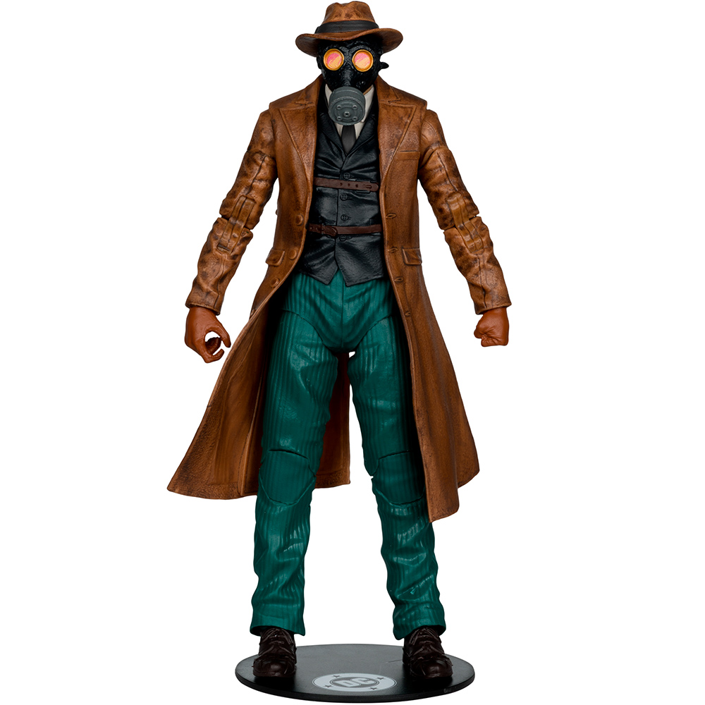 Figura con cappotto marrone, maschera antigas, cappello e pantaloni verdi.