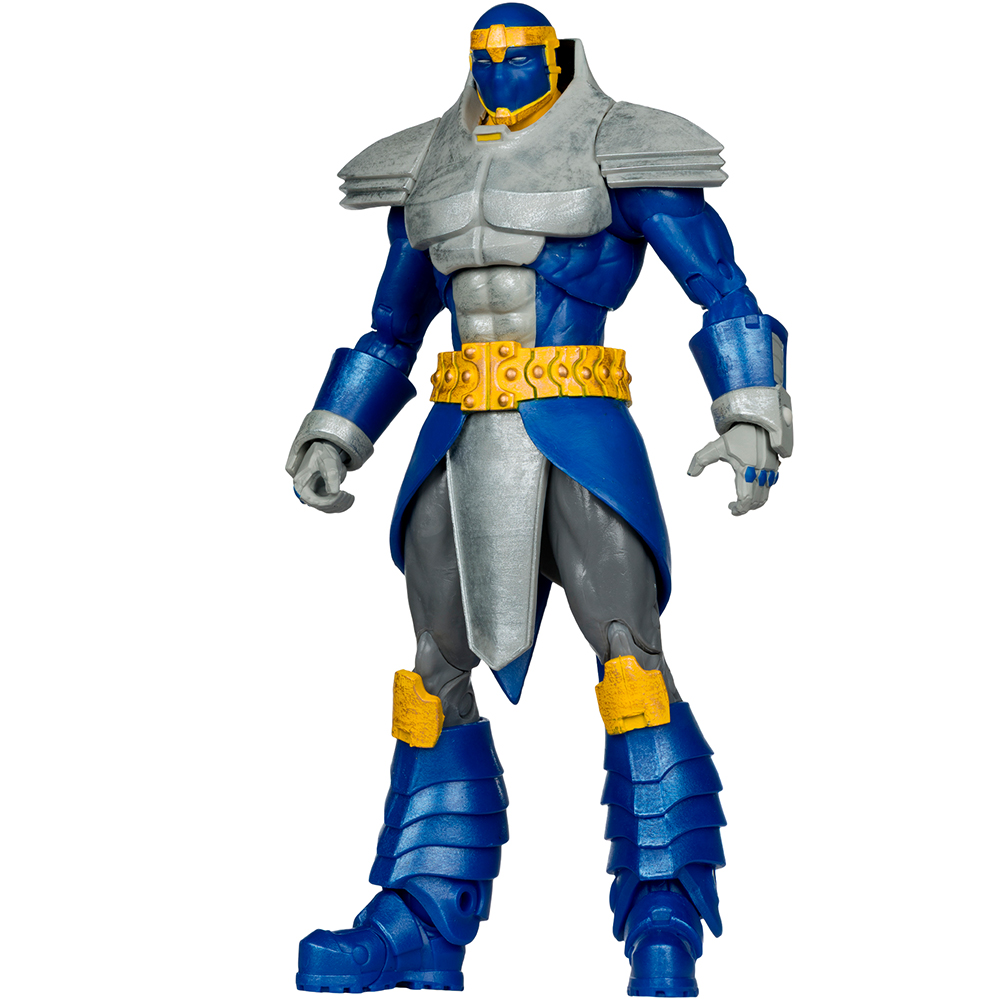 Una action figure di un uomo in costume blu e grigio con accenti gialli.