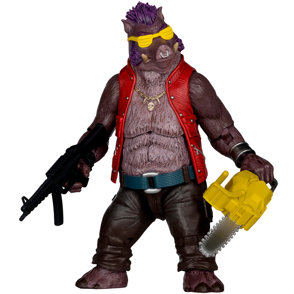 Figura di cinghiale viola con occhiali gialli, gilet rosso, che tiene una pistola e una motosega.