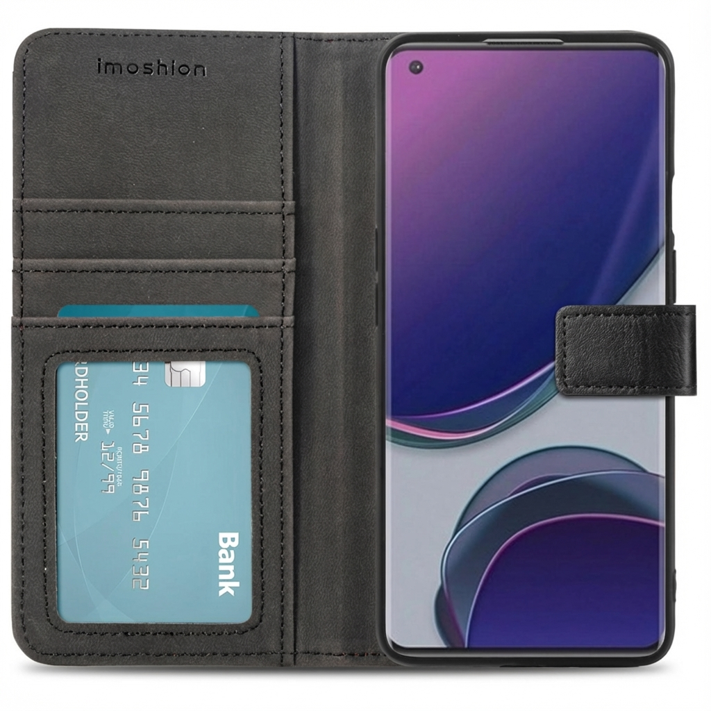 Étui de téléphone noir avec emplacements pour cartes et téléphone à écran violet.