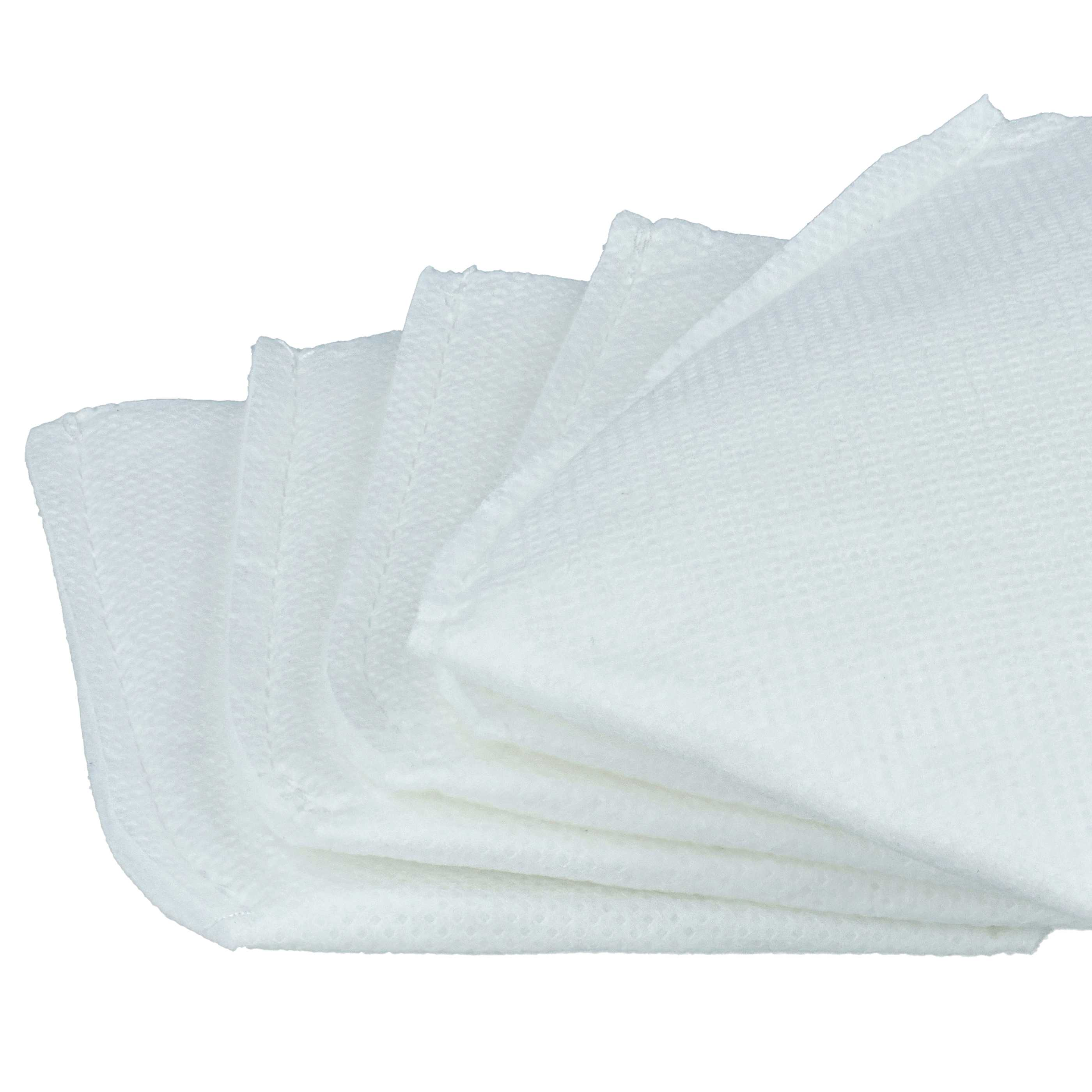 Mehrere weiße, gefaltete Tücher mit sichtbaren Nähten und Textur.