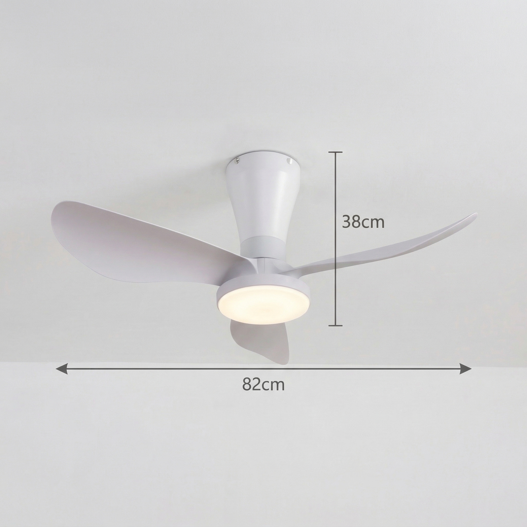 Lámpara ventilador de techo blanca, 82cm ancho, 38cm alto.