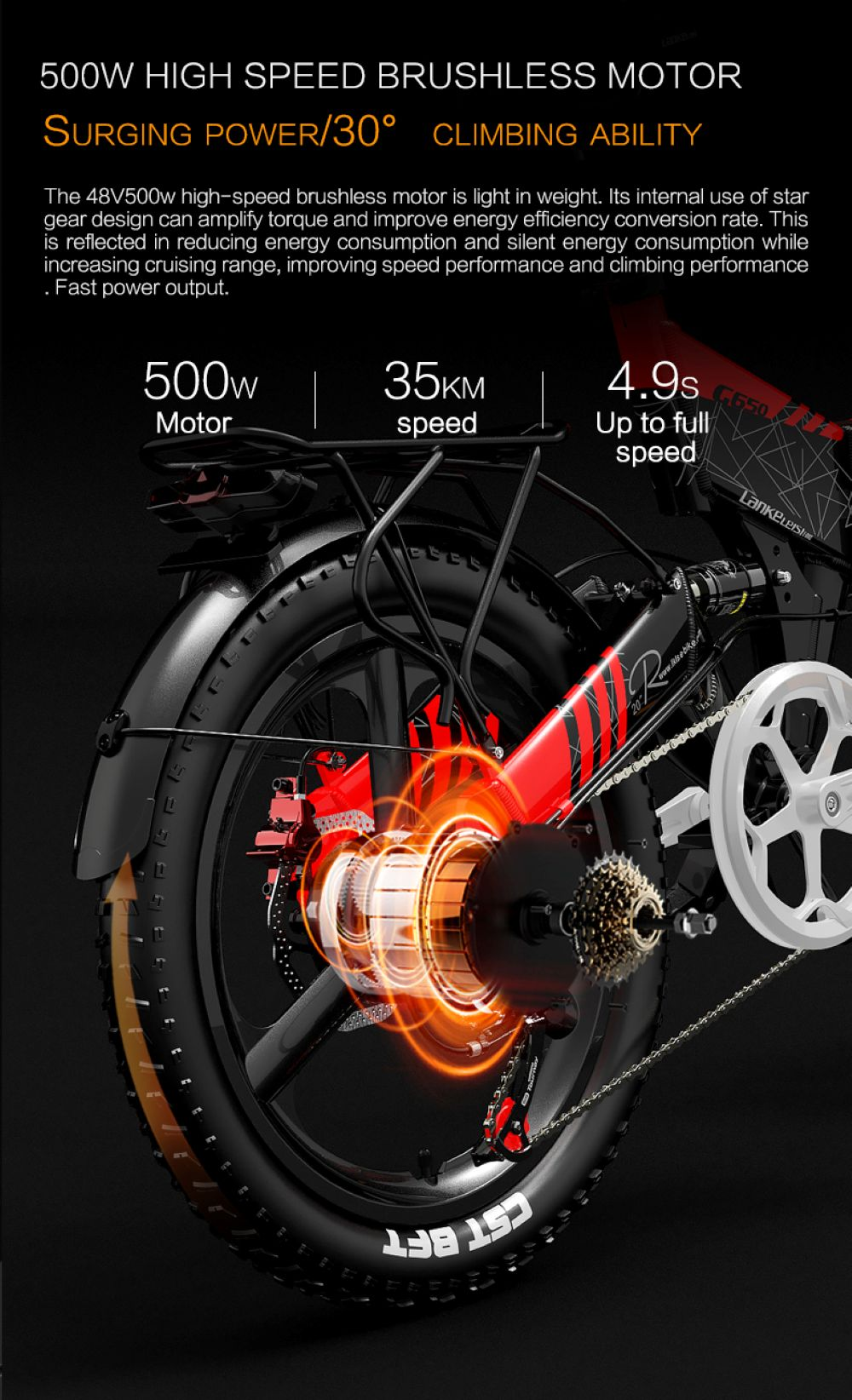 Primer plano de la rueda trasera de una bicicleta eléctrica con motor brillante.