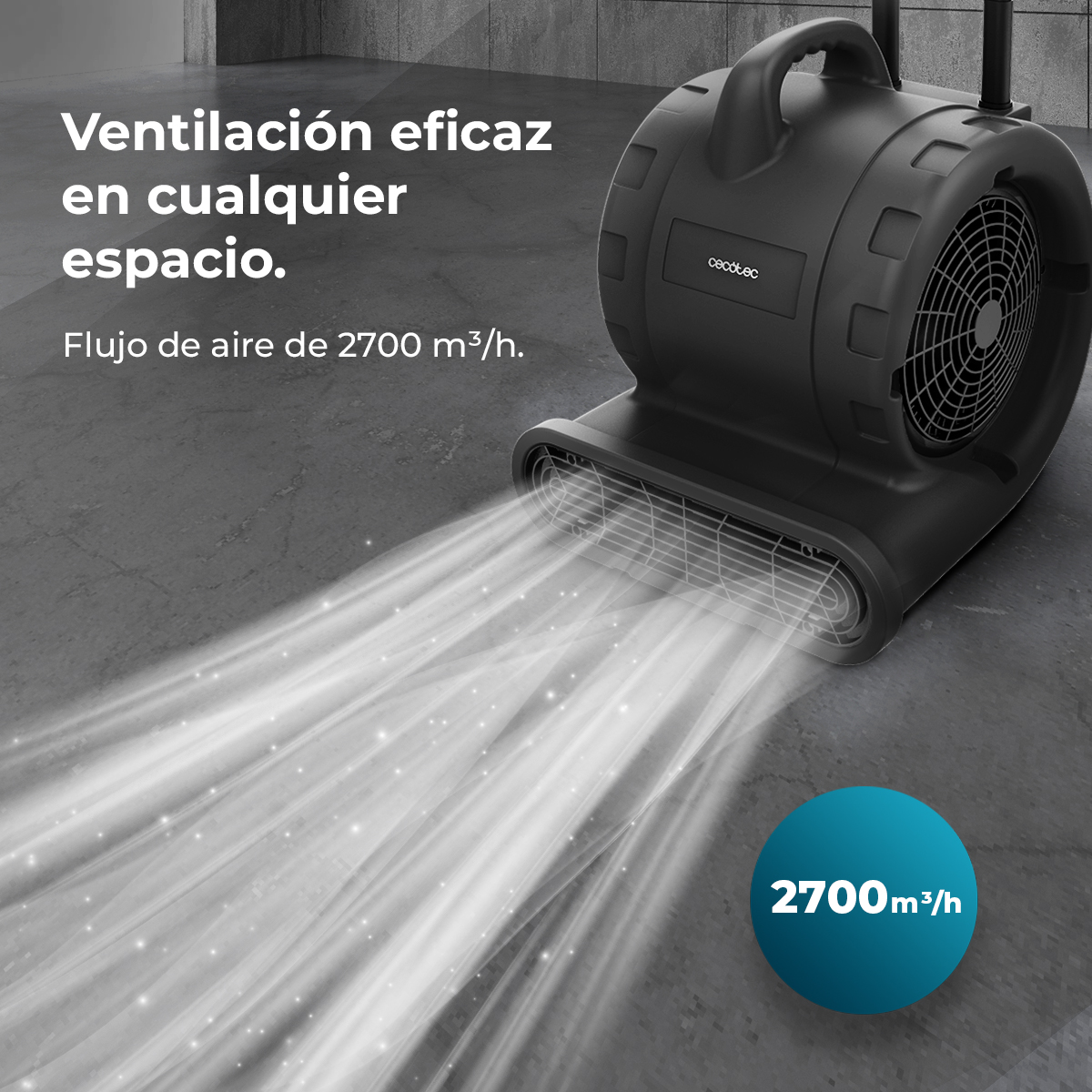 Un ventilatore nero soffia aria, con 2700 m³/h su un pavimento grigio.