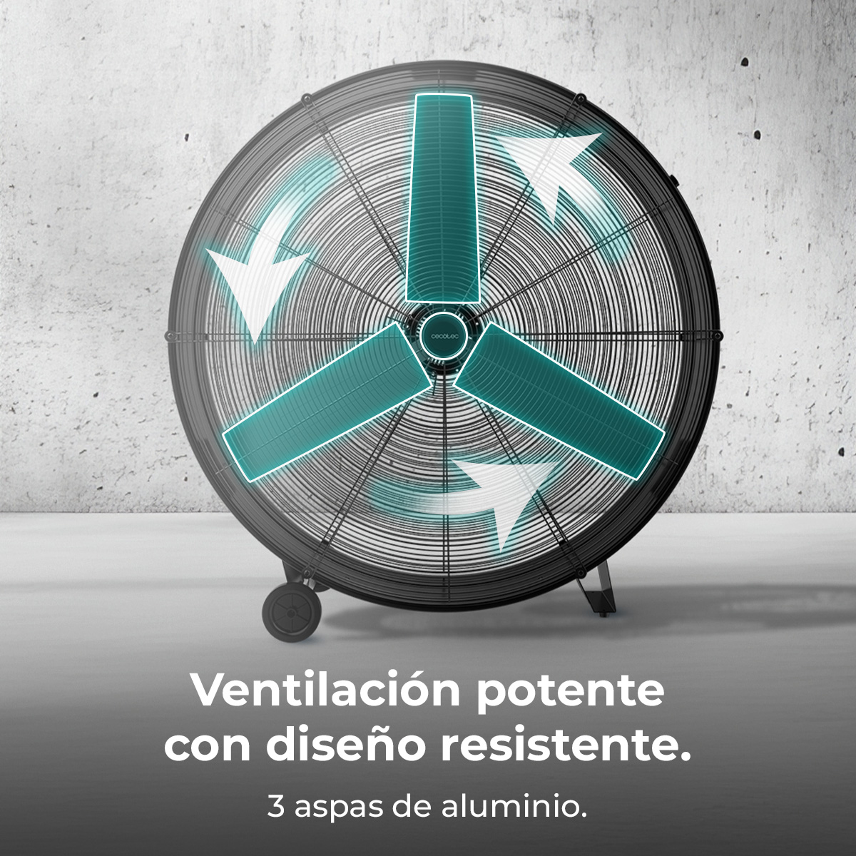 Un grande ventilatore industriale con tre pale turchesi e frecce bianche.
