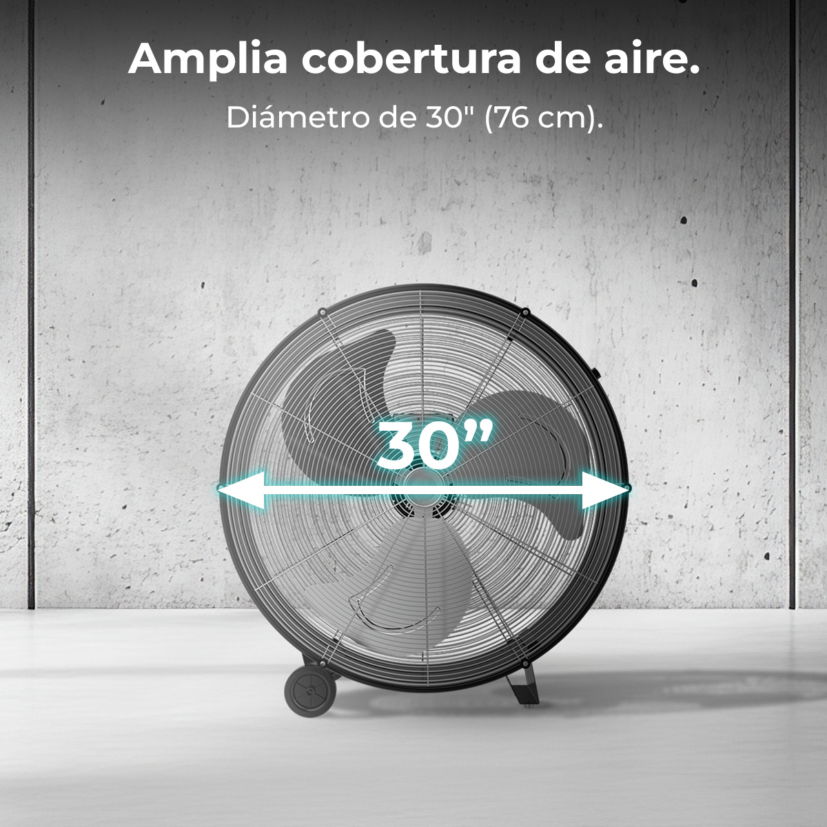 Un grande ventilatore da terra scuro di 30 pollici si trova su ruote.