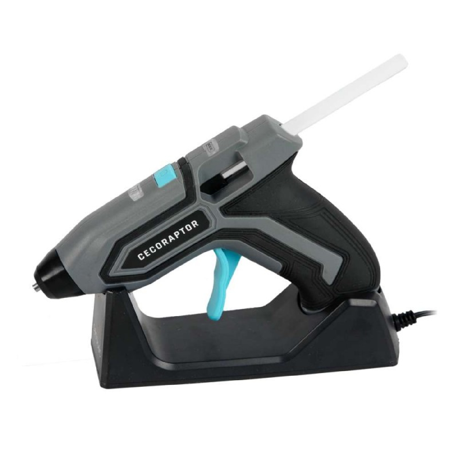 Pistola de pegamento gris y negra con gatillo azul sobre soporte negro, con barra de pegamento.
