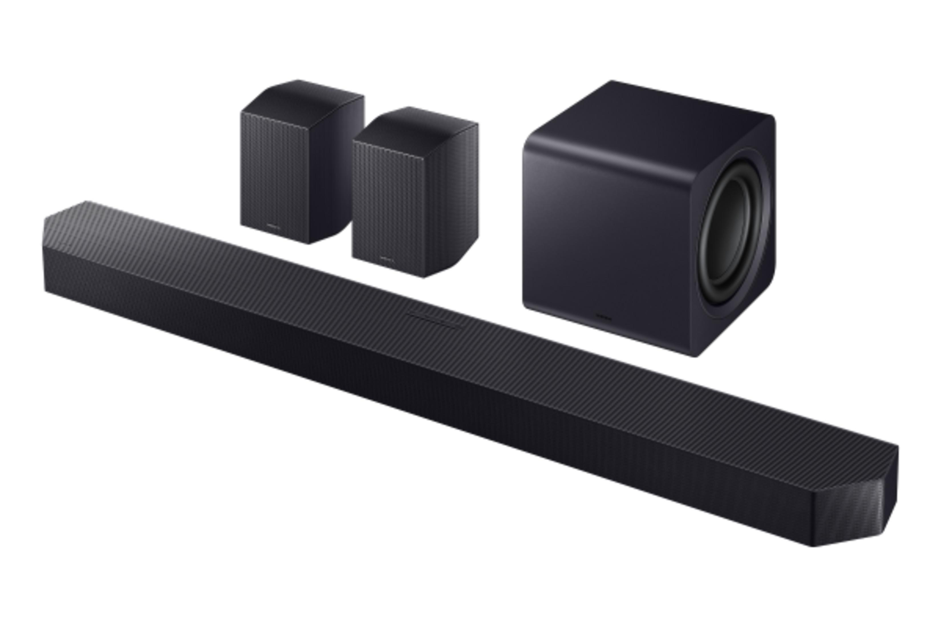 Beyaz arka plan üzerinde iki hoparlörlü ve subwoofer'lı siyah ses çubuğu.