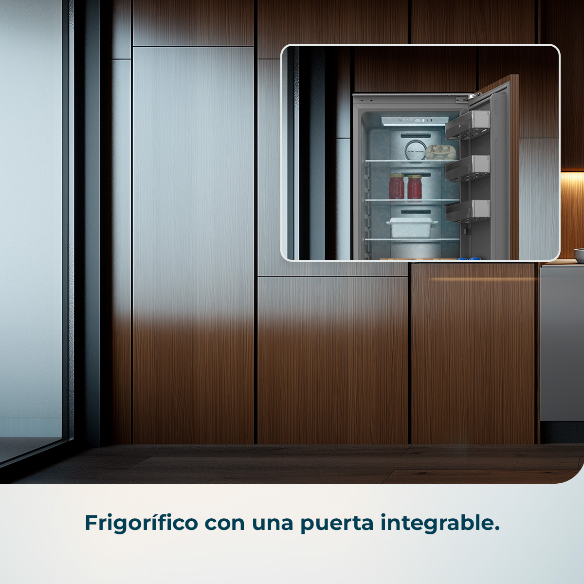 Frigorifero integrato con porta aperta, fornito di cibo.
