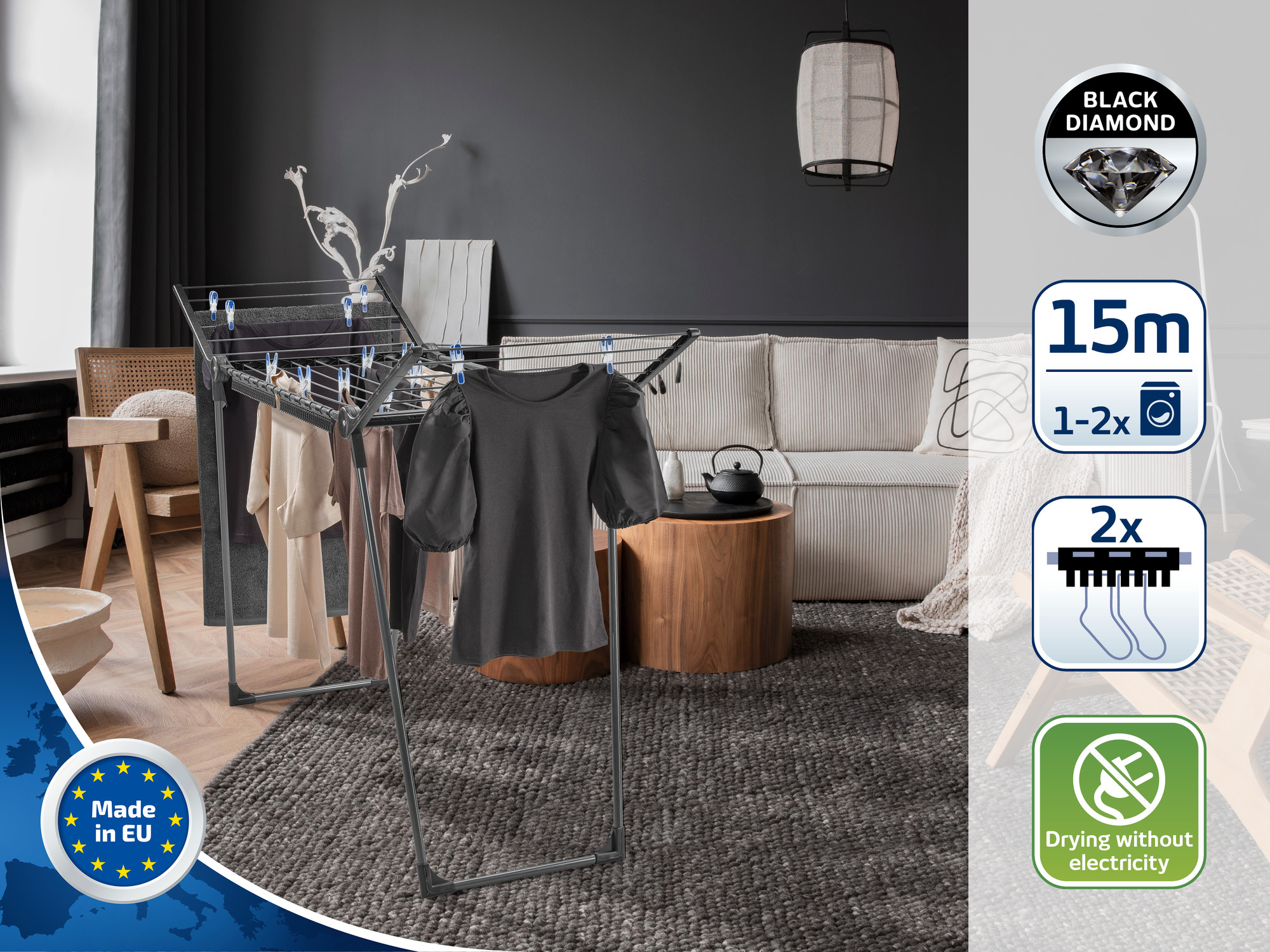 Stojak do suszenia prania z ubraniami na dywanie.