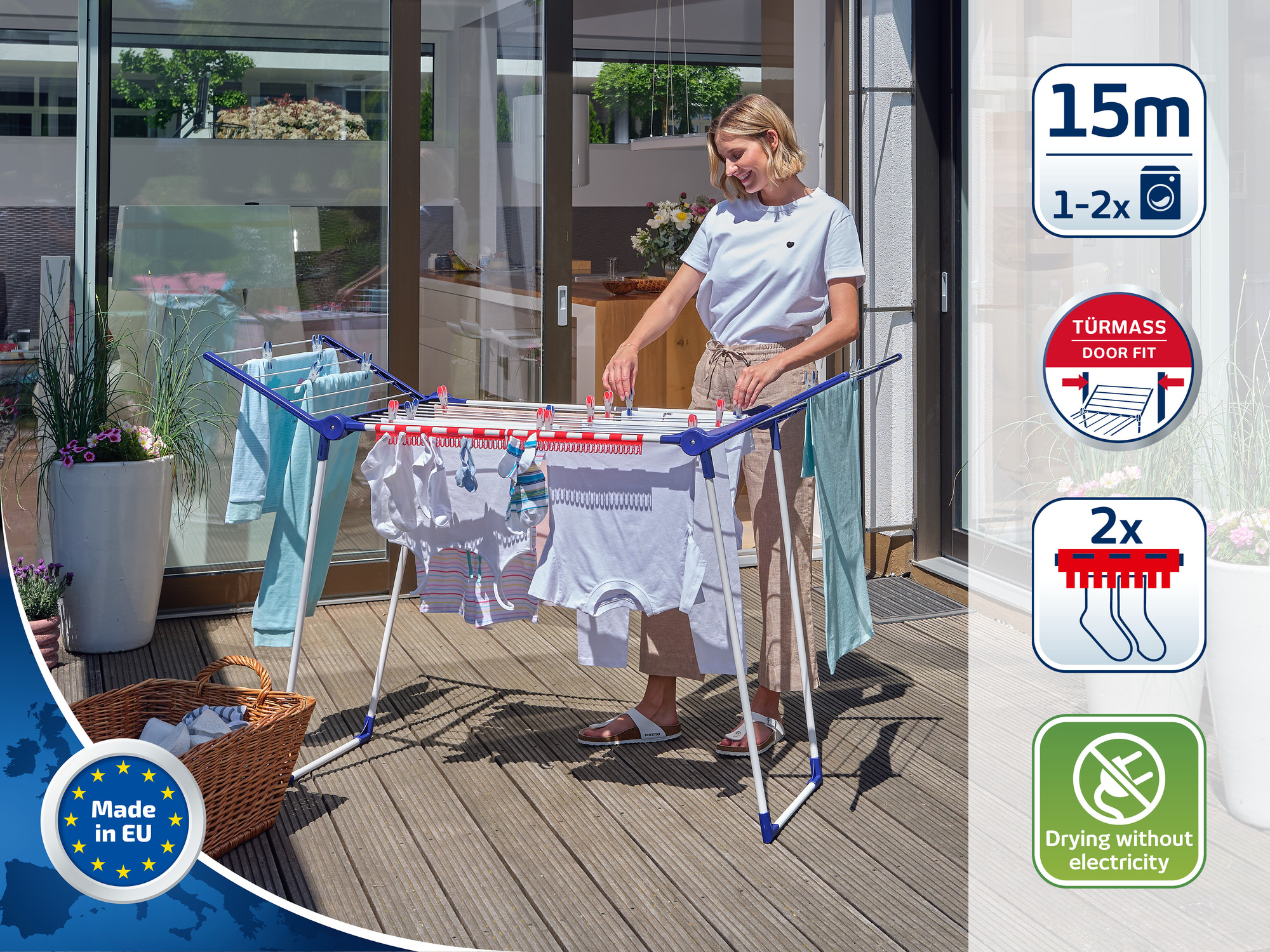 Frau hängt Wäsche auf einem Wäscheständer auf. "Made in EU"-Logo.