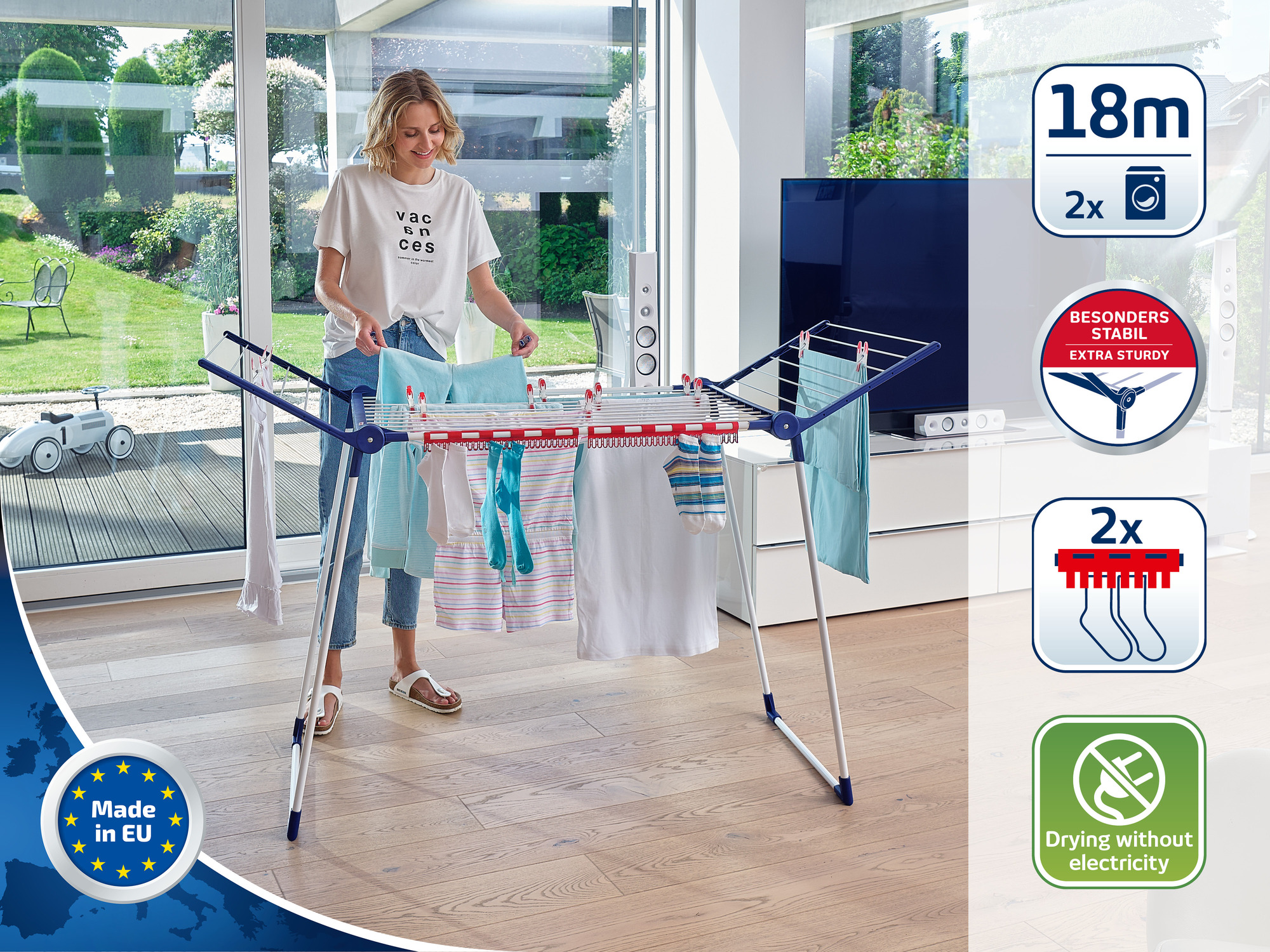 Kobieta wiesza pranie na suszarce w jasnym pokoju.