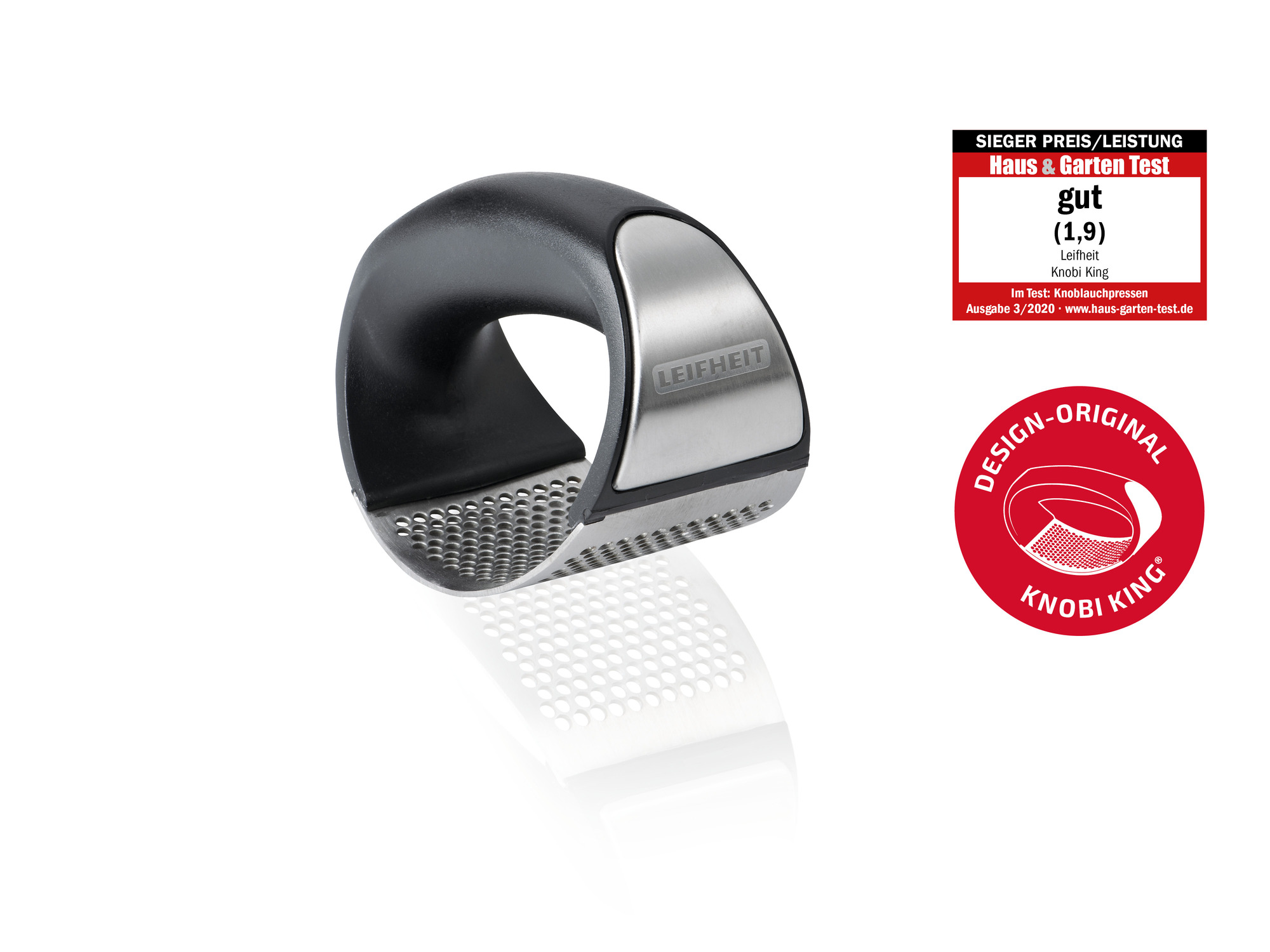 Praska do czosnku Leifheit z czarnym uchwytem i stalową wkładką.