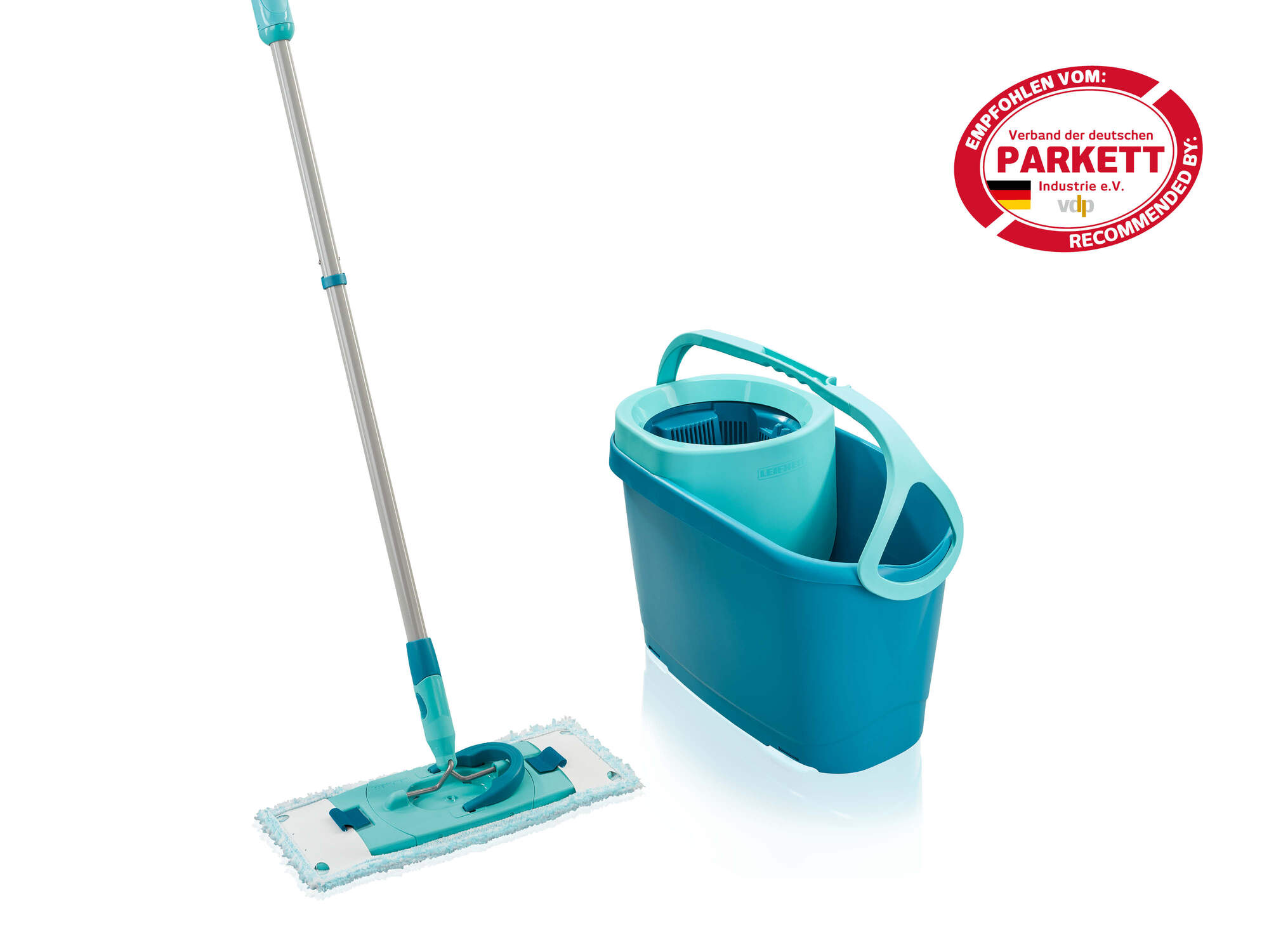 Turkusowy wiadro z systemem wirowania i płaski mop z turkusowym uchwytem.