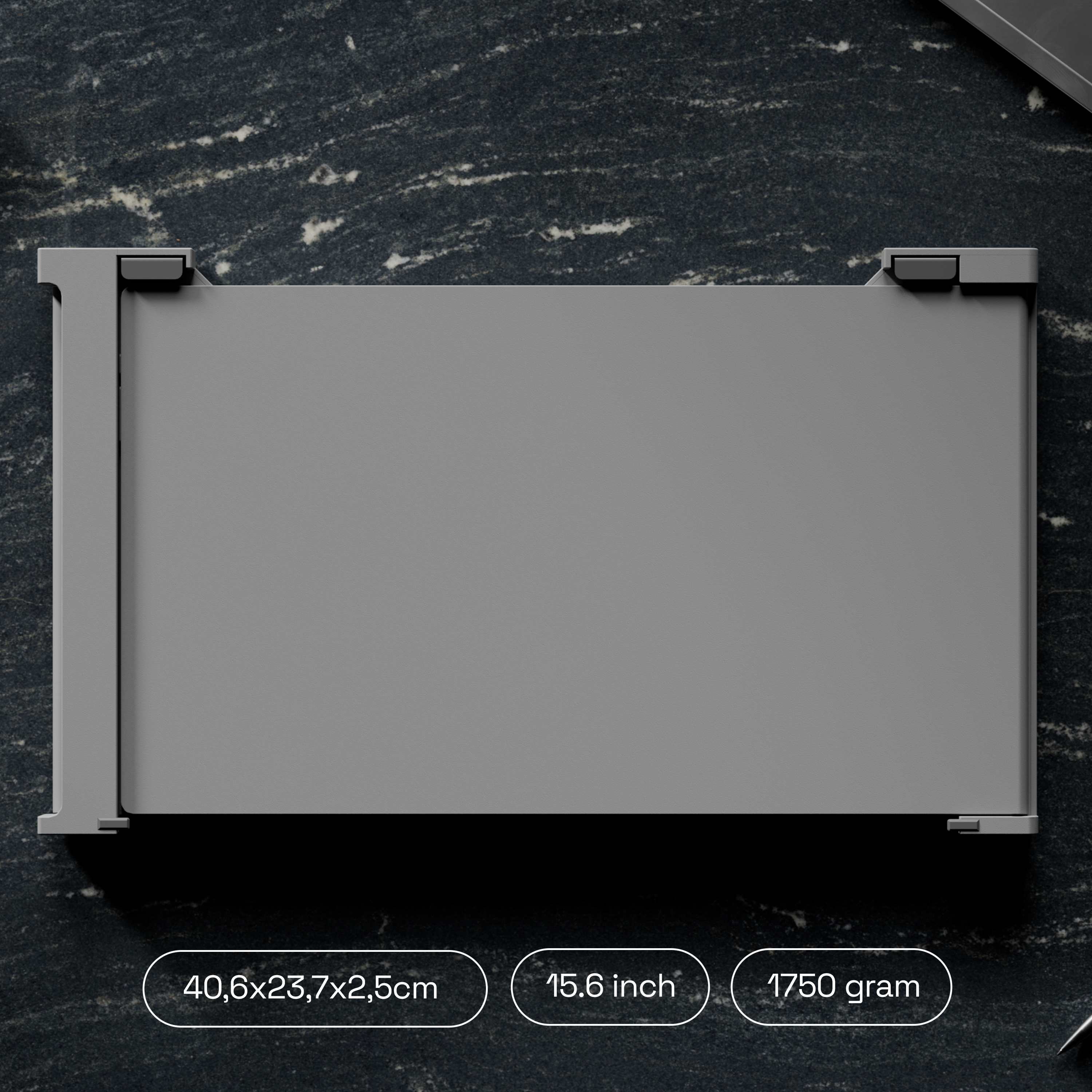 Objet rectangulaire gris sur surface en marbre sombre avec dimensions.