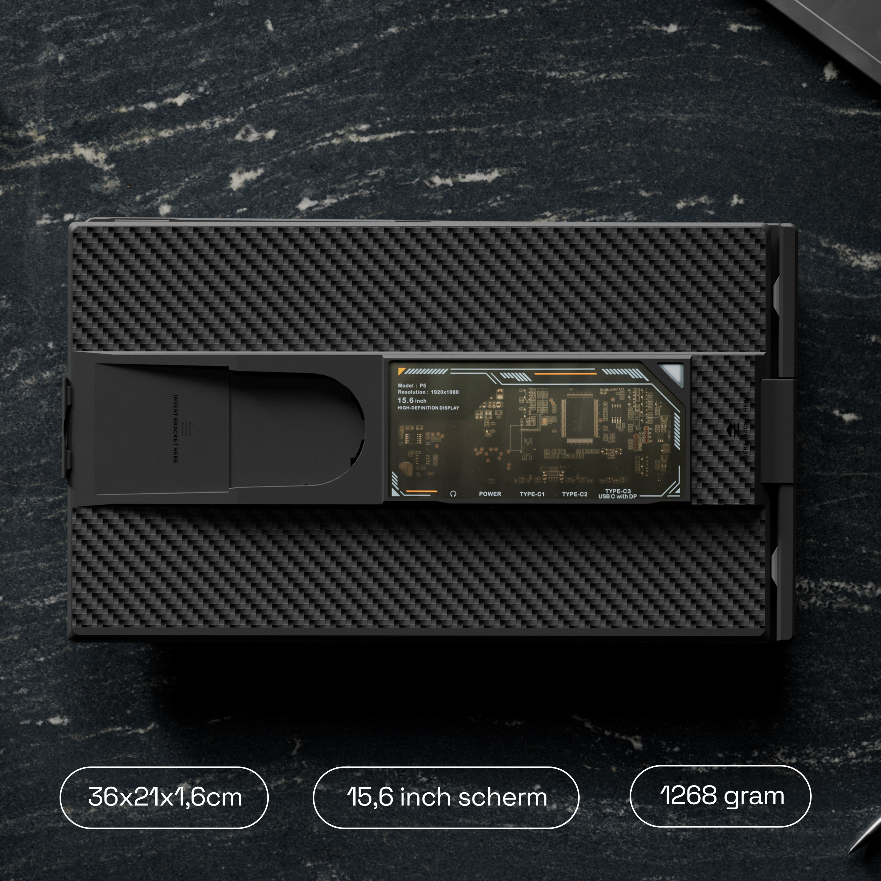 Zwarte koolstofvezel behuizing met geïntegreerd 15,6-inch scherm.
