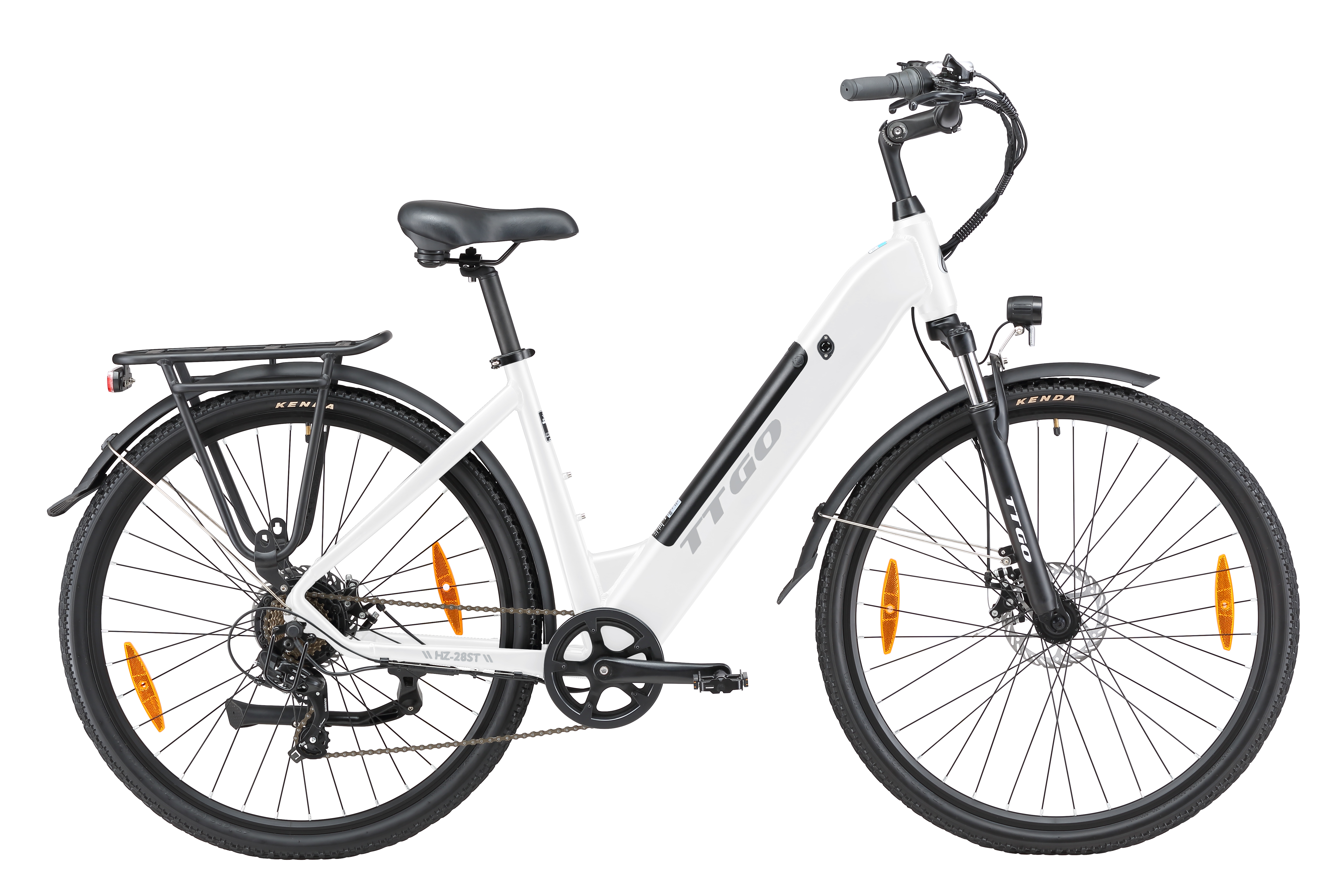 Ein weißes E-Bike mit schwarzem Gepäckträger, Sattel und Reifen. Details sind sichtbar.