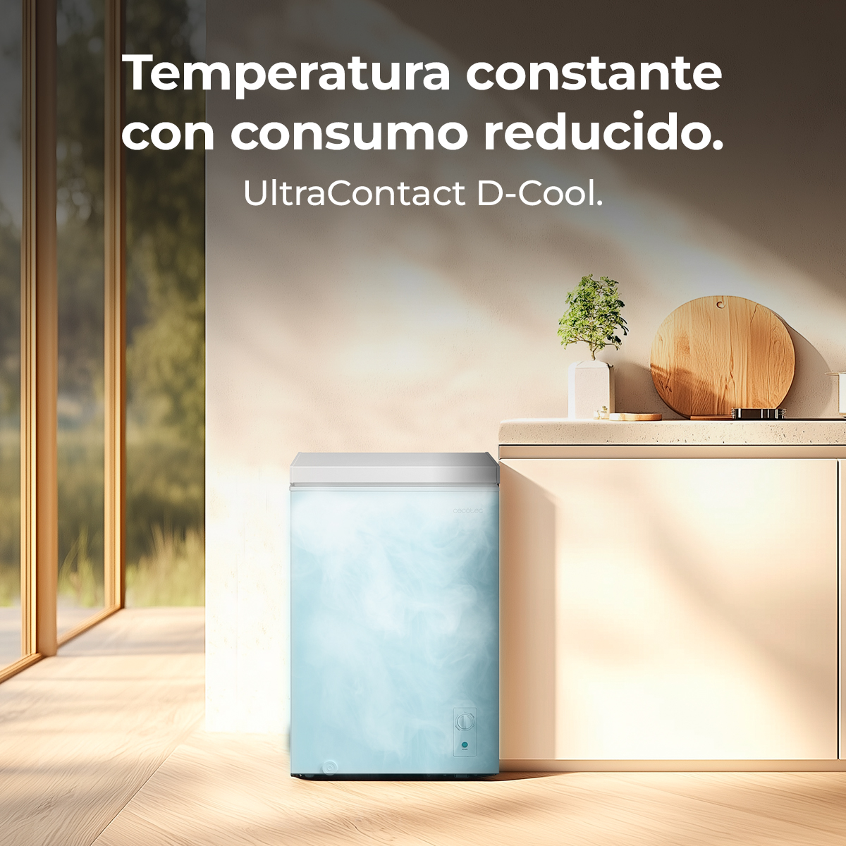 Un congelatore a pozzetto azzurro con motivo a fumo in una cucina moderna.