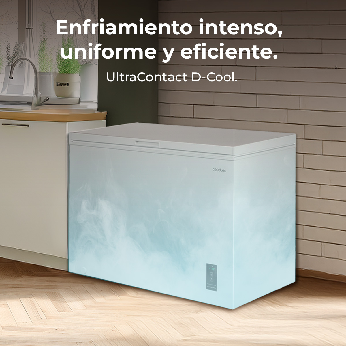 Un congelador horizontal blanco con efectos de humo azul en una cocina.