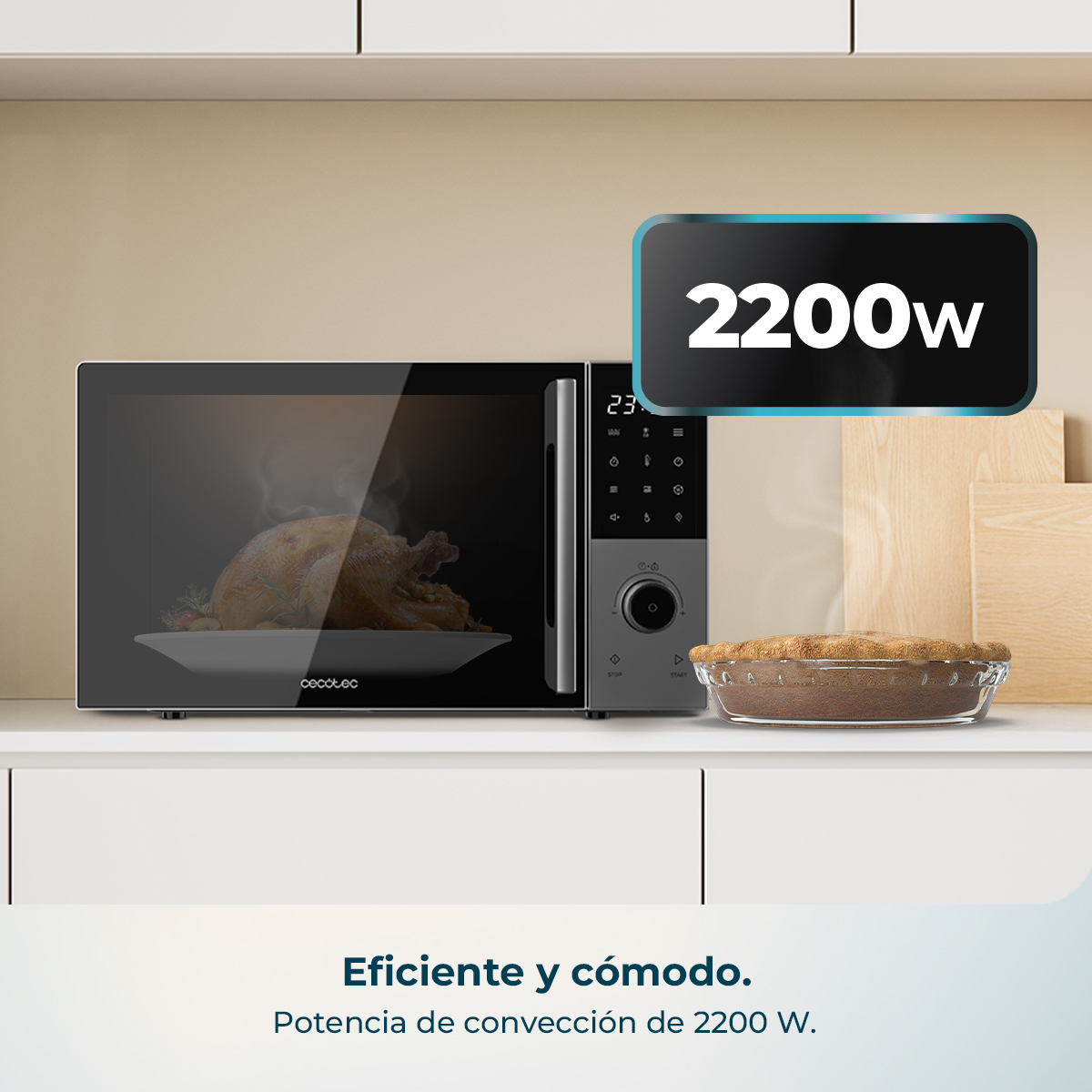 Un forno a microonde con pollo arrosto e torta. 2200W.