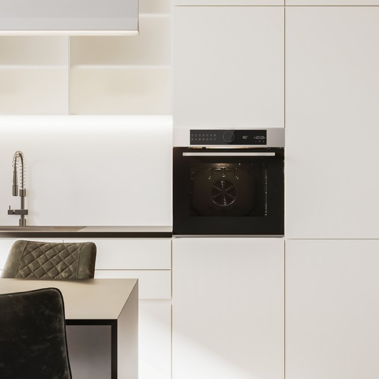 Moderna cocina blanca con horno empotrado, fregadero y mesa.