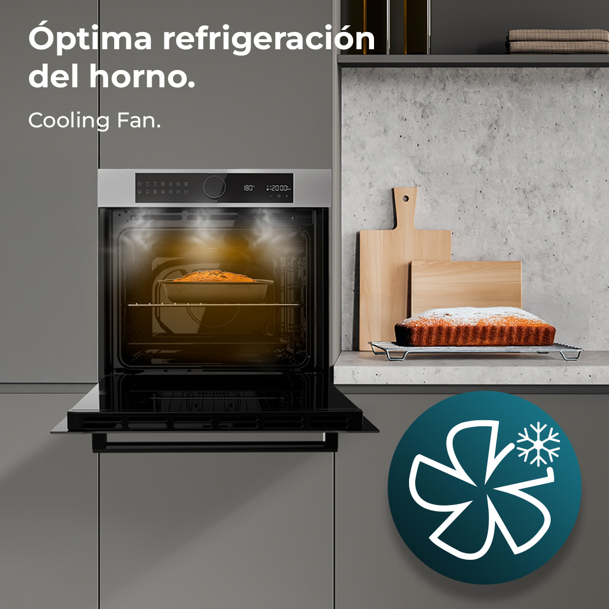 Un horno abierto con un pastel y un icono de ventilador.