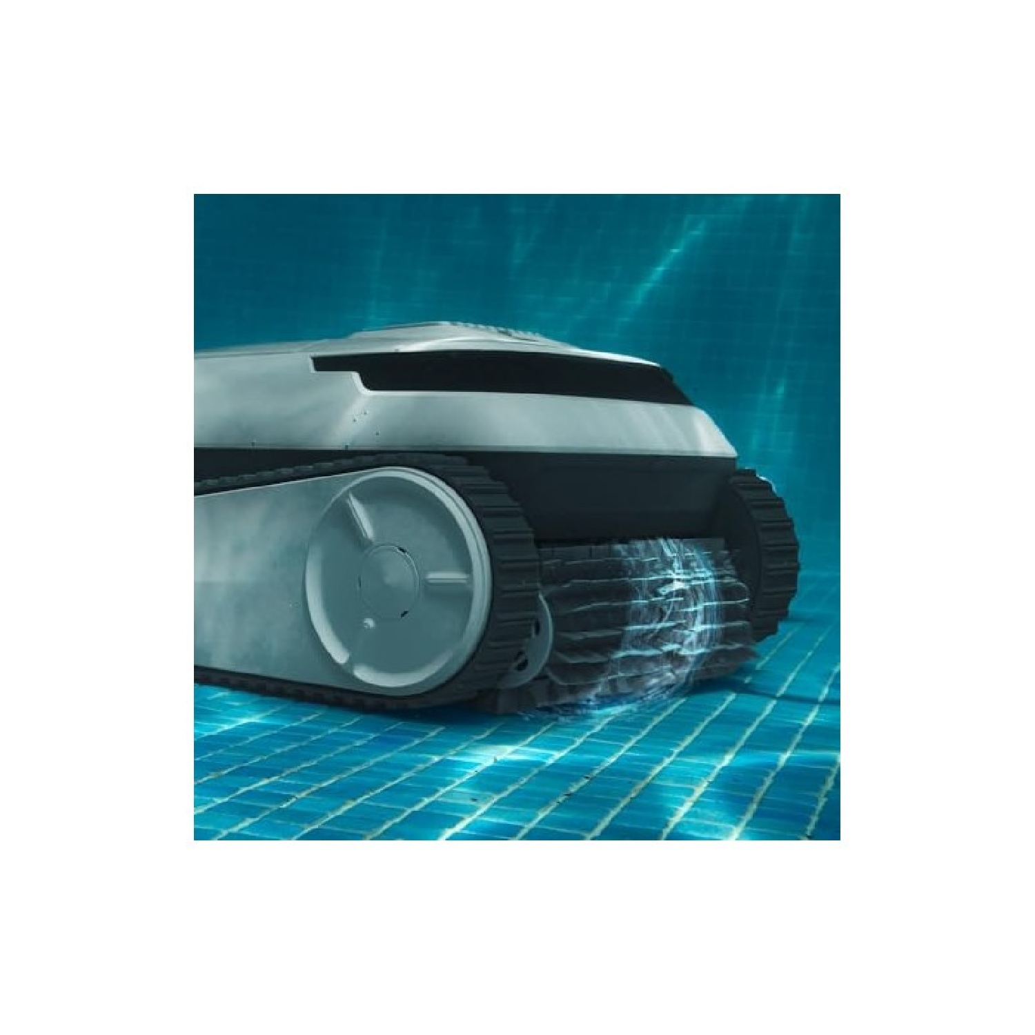 Ein Poolroboter mit Ketten fährt über einen gefliesten Poolboden.