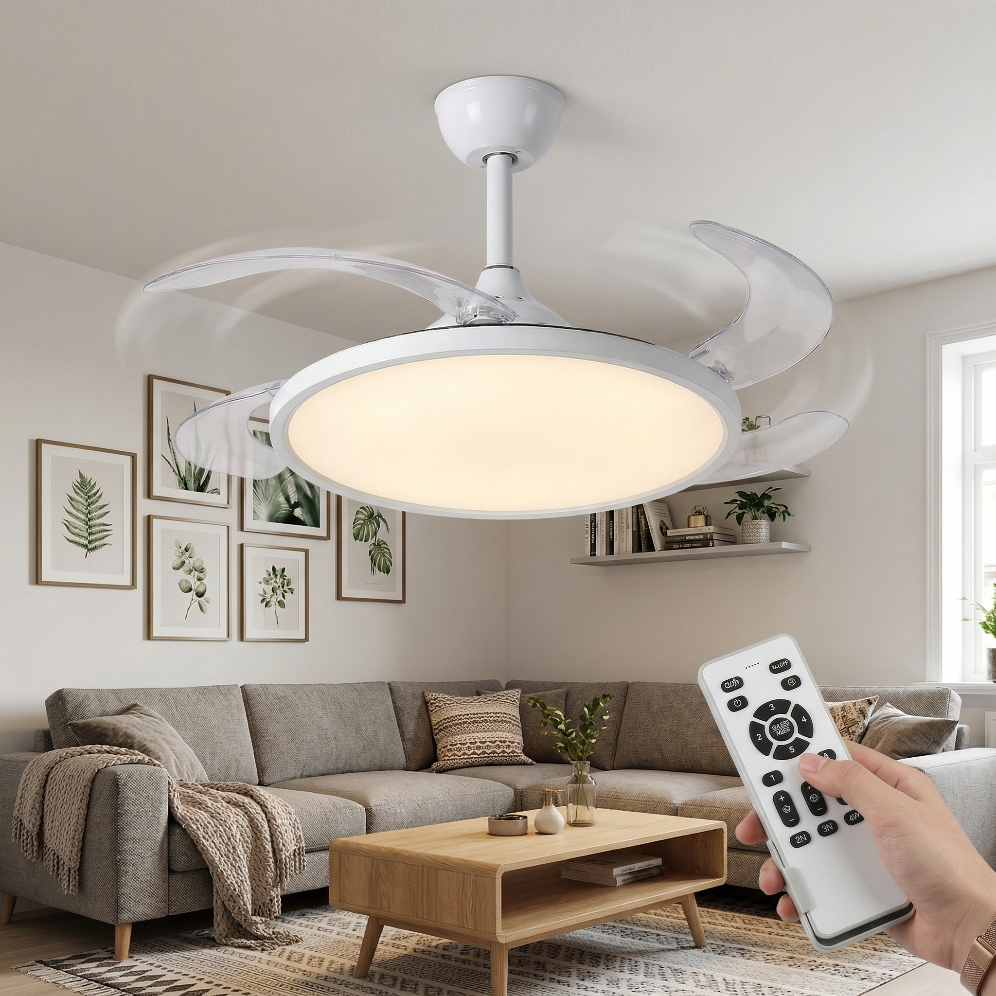 Ventilador de techo con luz y mando a distancia sobre un sofá.