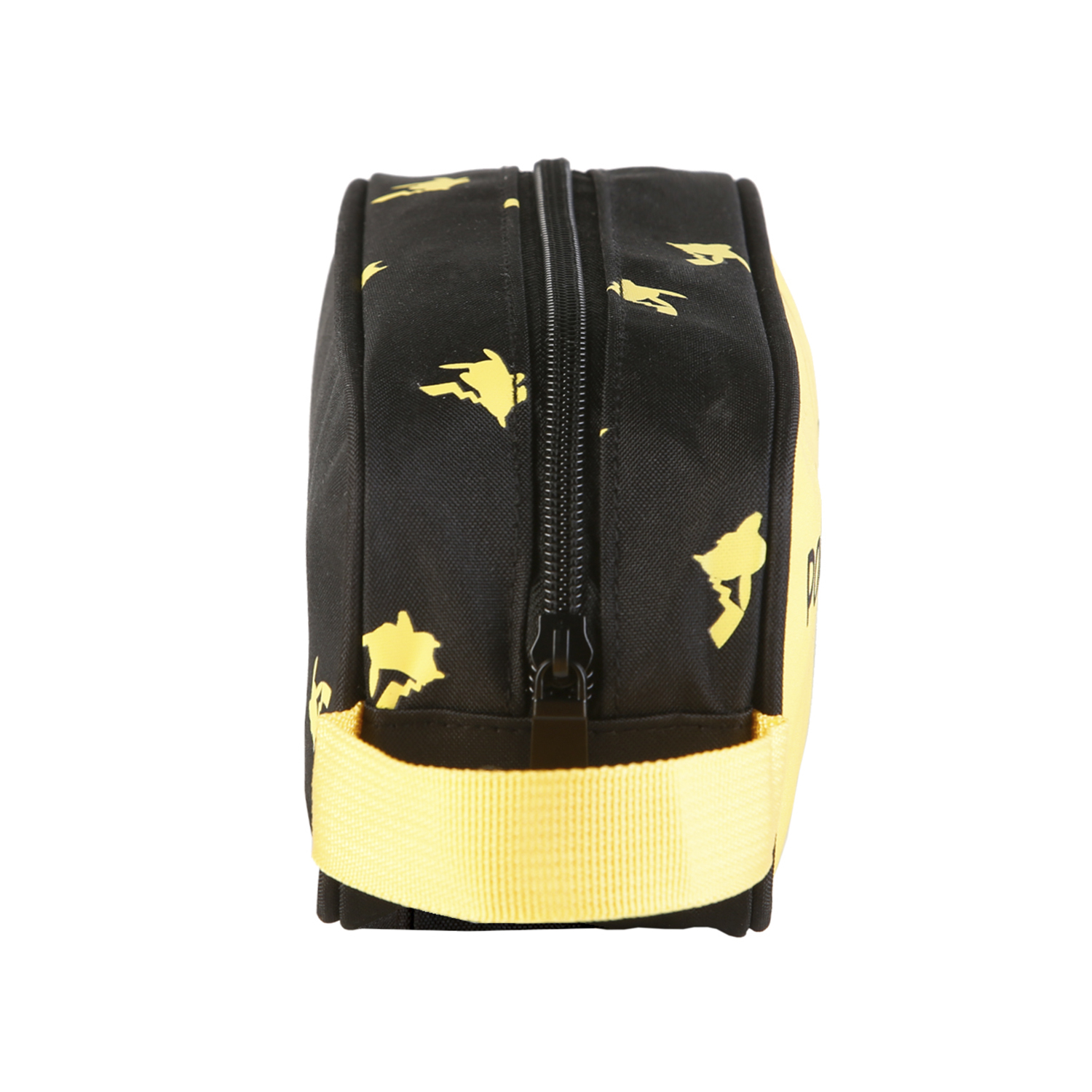 Neceser negro con estampado amarillo de Pokémon y correa amarilla.