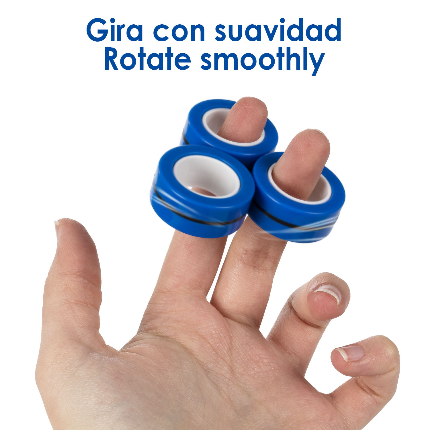 Tre anelli blu con interno bianco sulle dita di una mano.