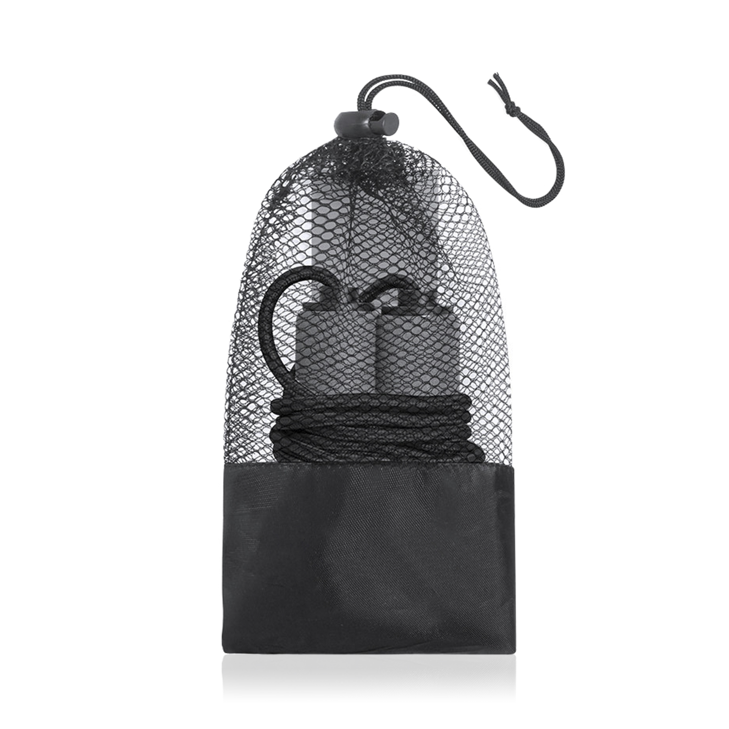 Cuerda de saltar negra dentro de una bolsa de malla negra con cordón.