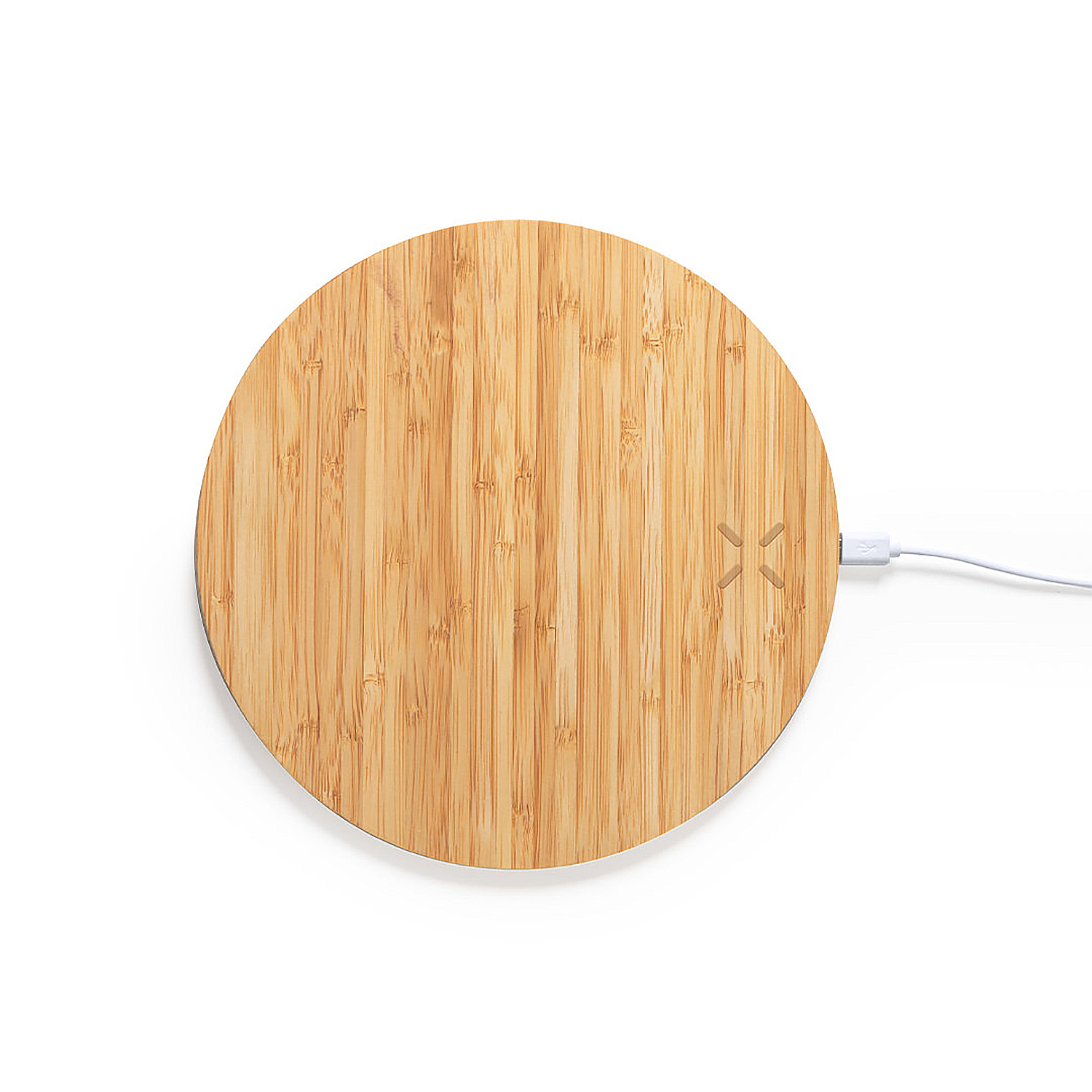 Base de carga redonda de bambú con cable USB blanco.