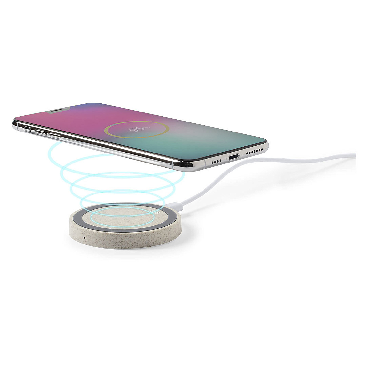 Un smartphone se carga inalámbricamente en una base de carga redonda con cable blanco.